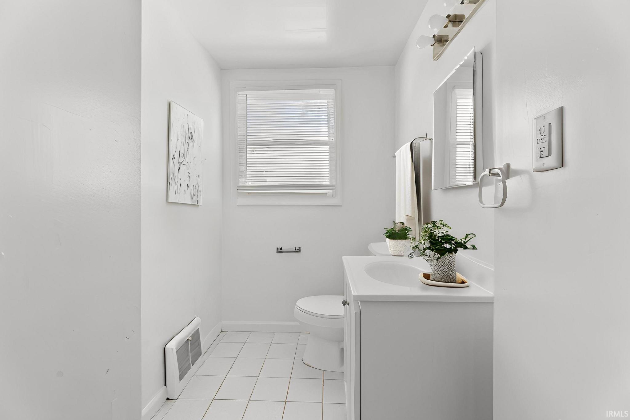 Photo 29 of 444 W Fairfax Avenue