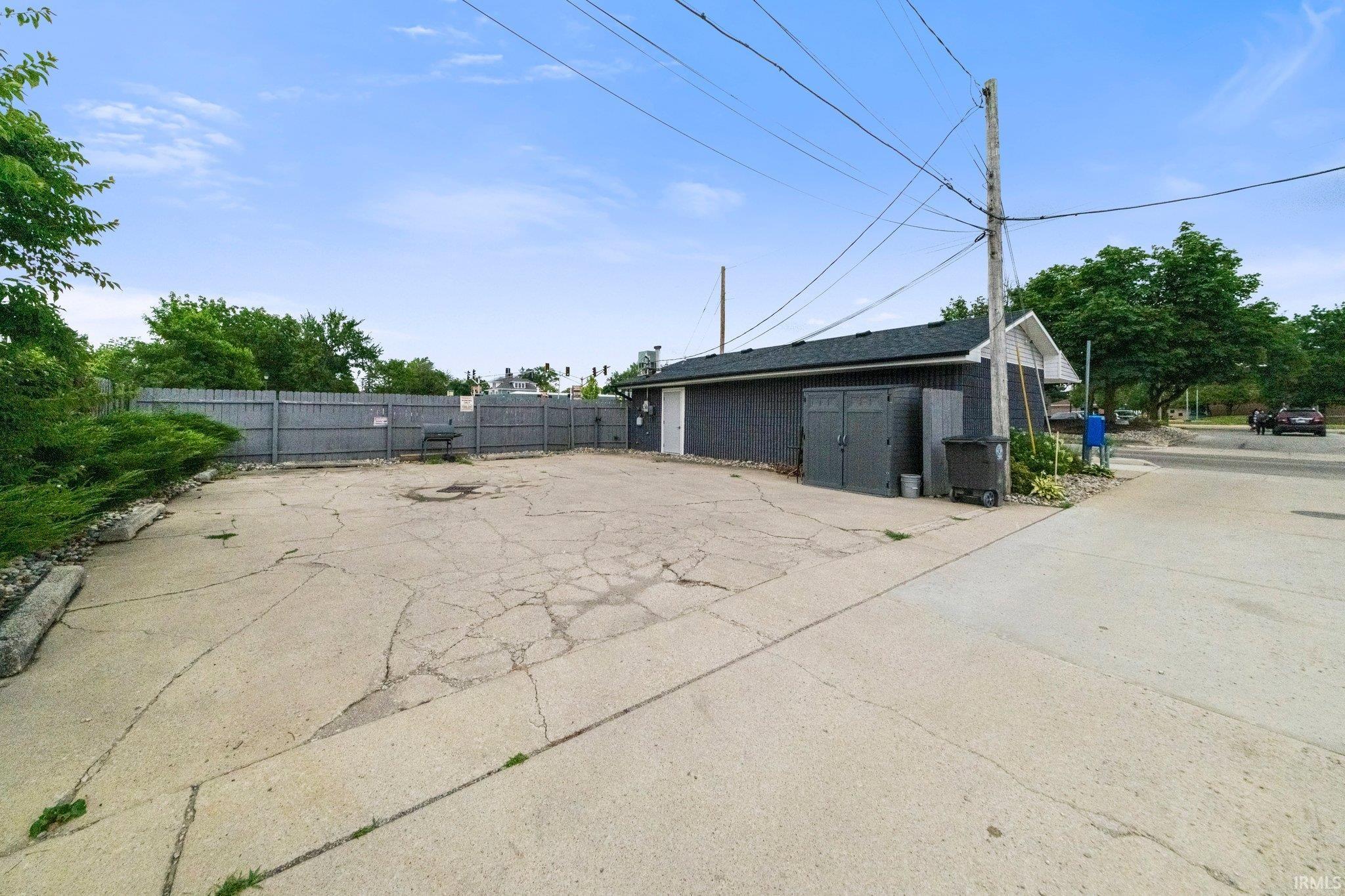 Photo 10 of 1017 E Pontiac Street