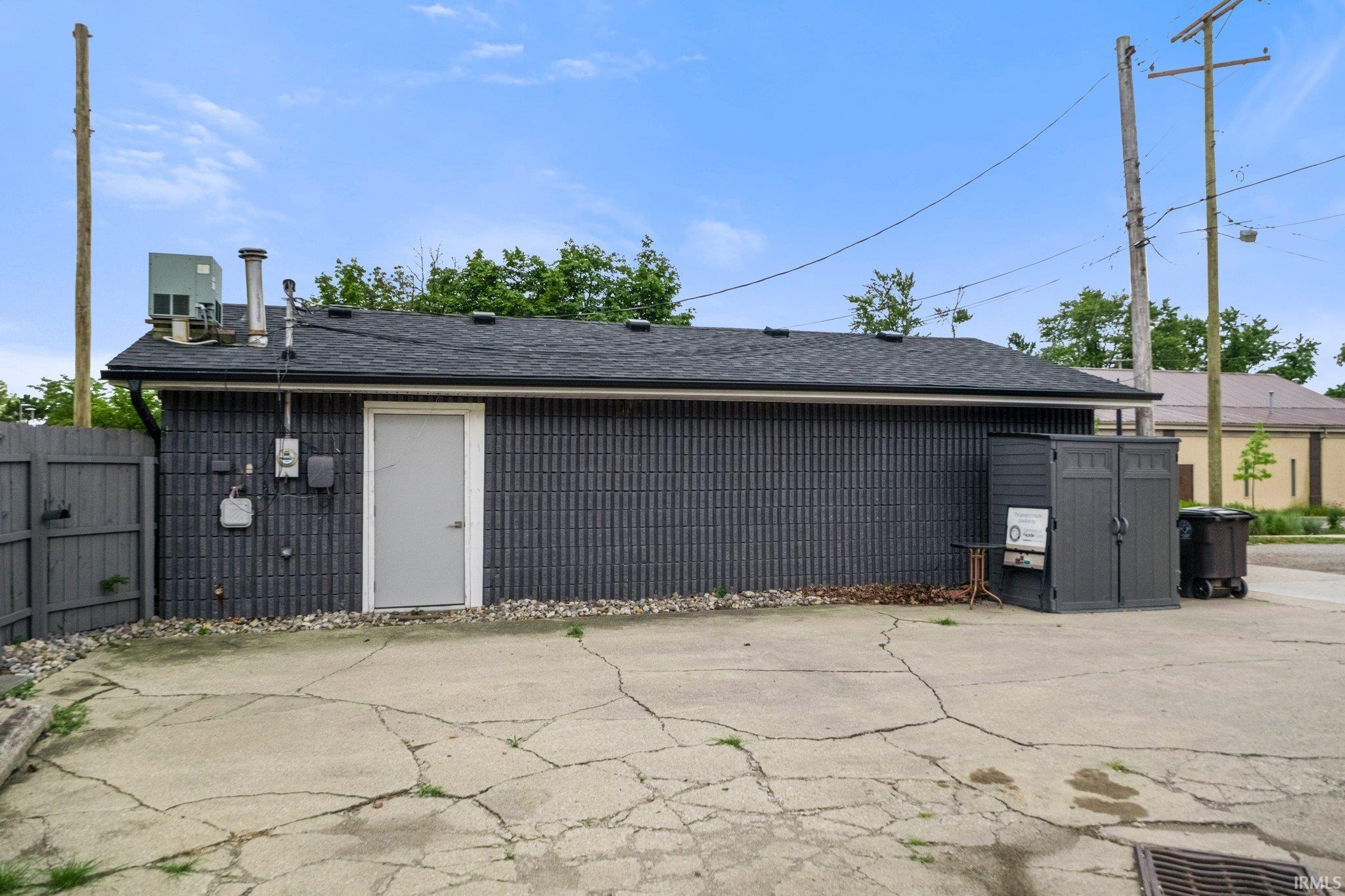 Photo 4 of 1017 E Pontiac Street