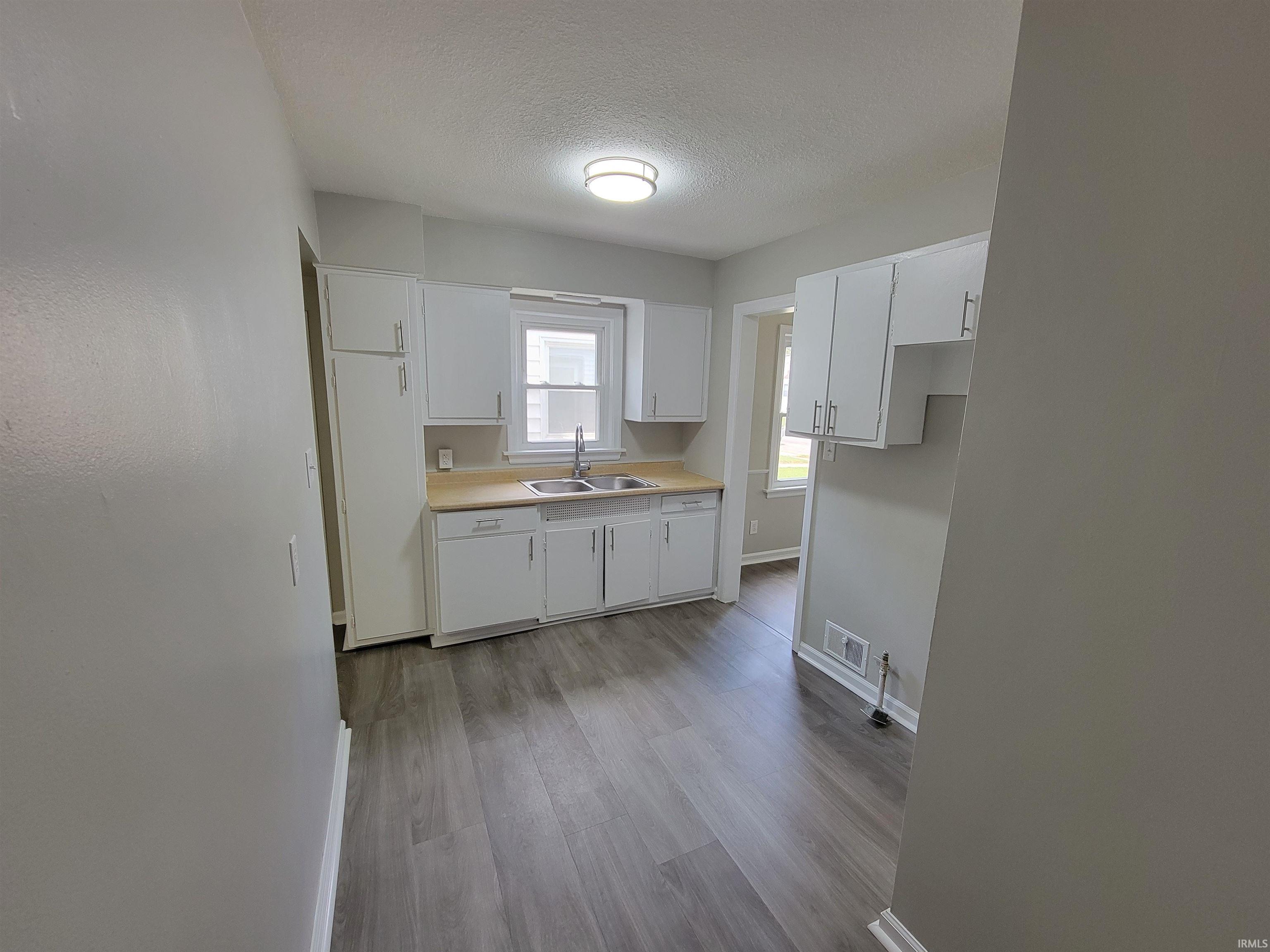 Photo 6 of 4438 Wilmette Street