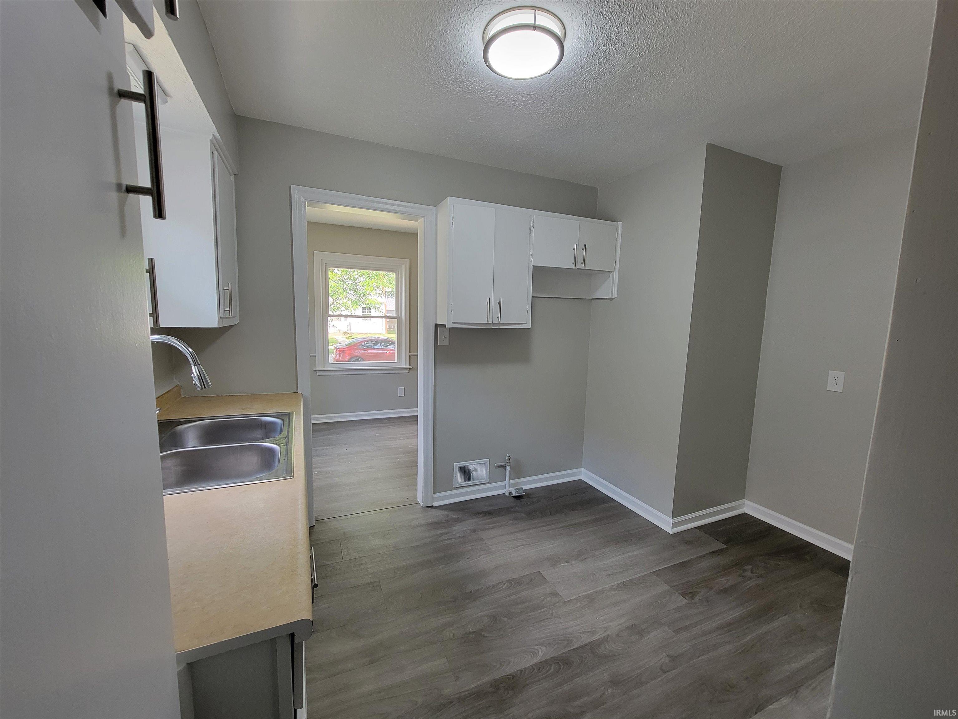 Photo 9 of 4438 Wilmette Street