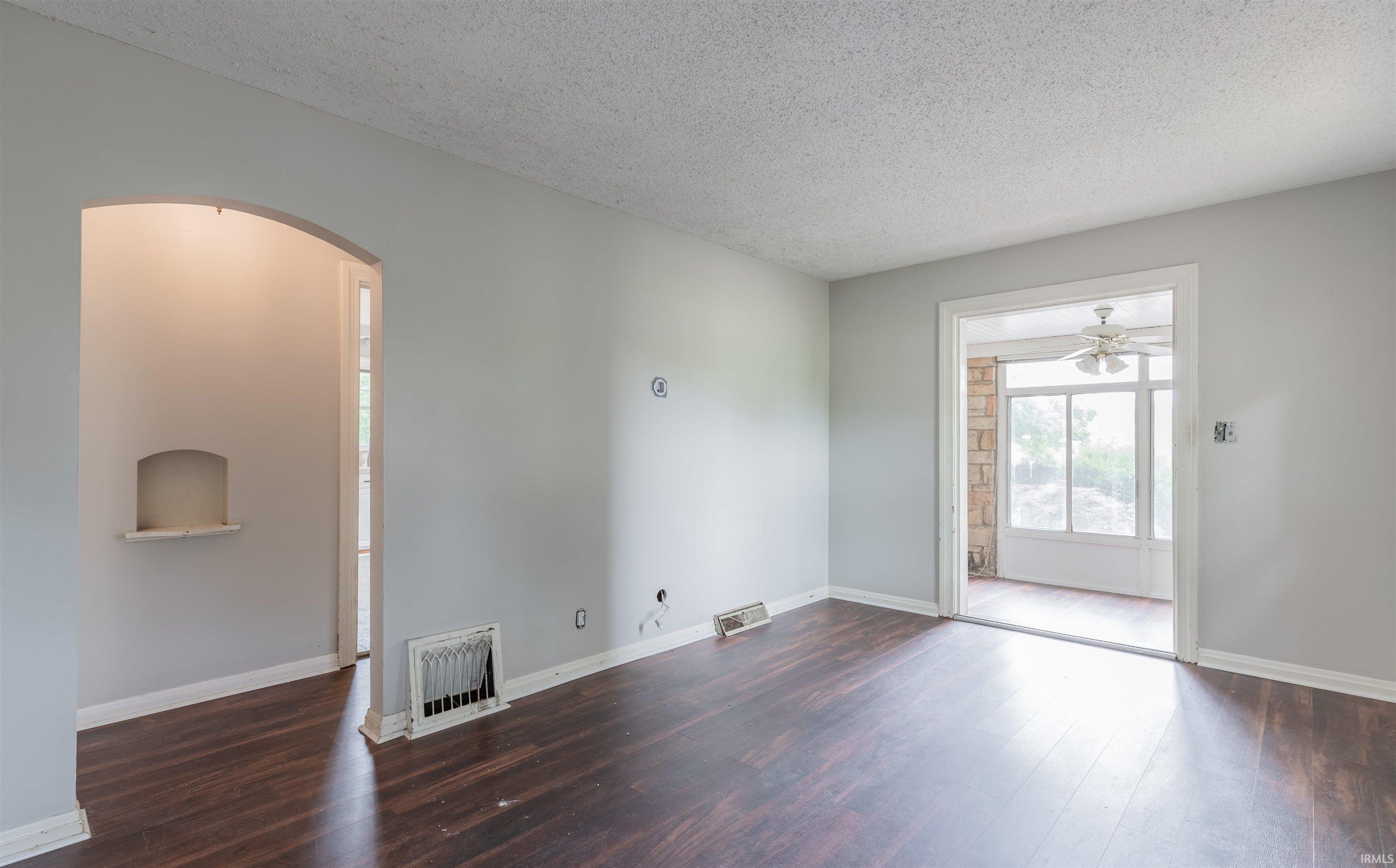 Homes for sale in Evansville, IN | 1926 S Green River Rd, Evansville, IN 47715 | MLS# 202526465