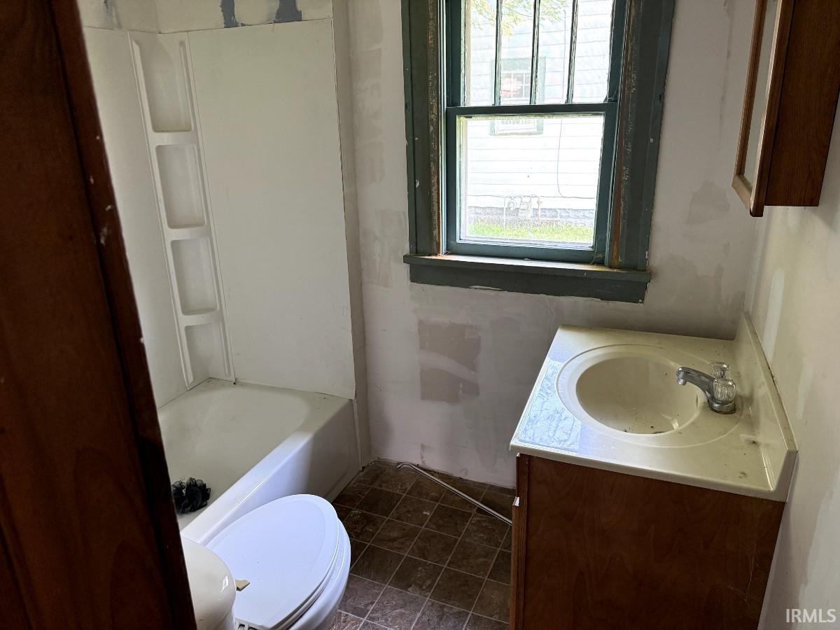 Homes for sale in Muncie, IN | 1815 E 17Th St, Muncie, IN 47302 | MLS# 202526815