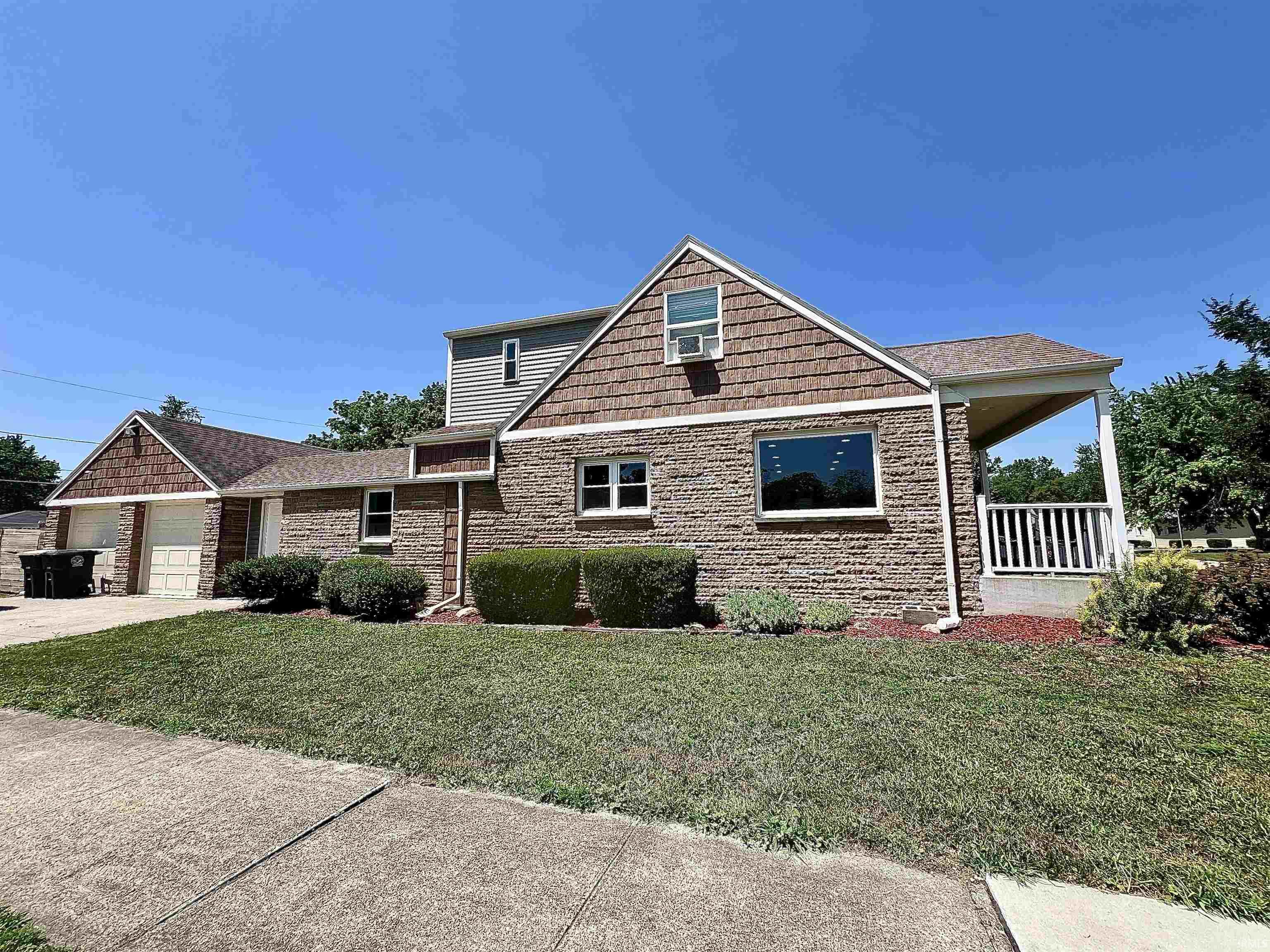Photo 4 of 3001 Prairie Grove Drive