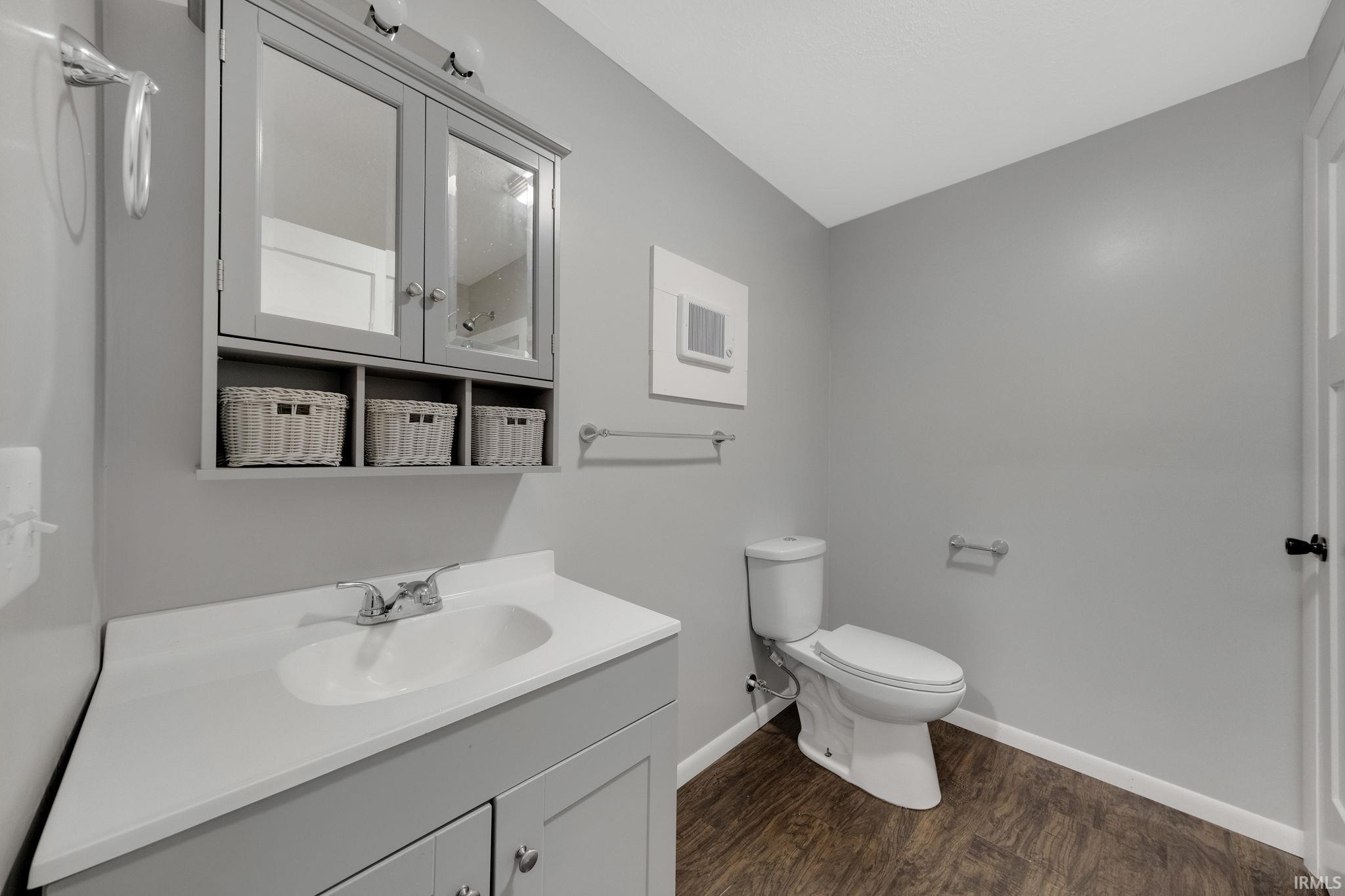 Photo 11 of 222 E Kitt Street