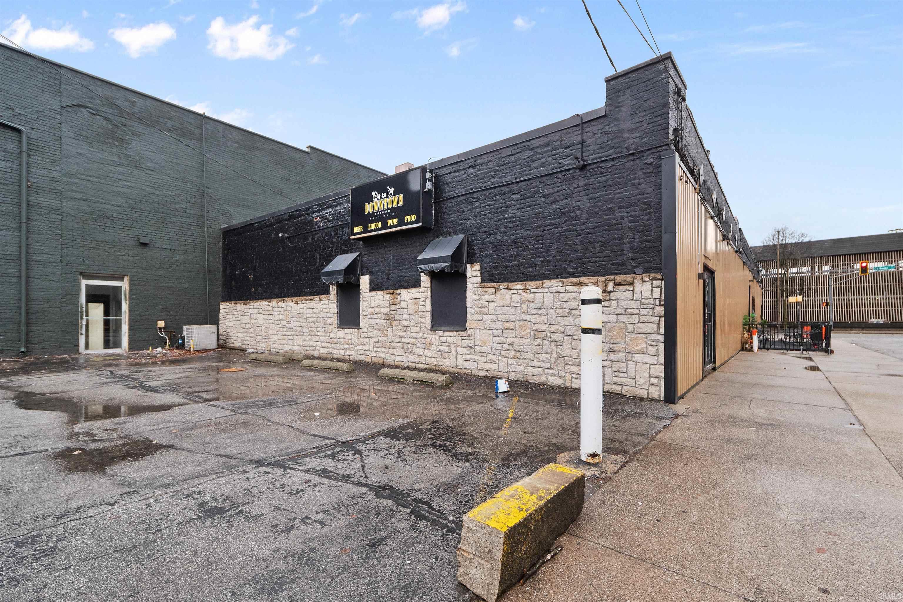 Photo 3 of 1407 S Calhoun Street