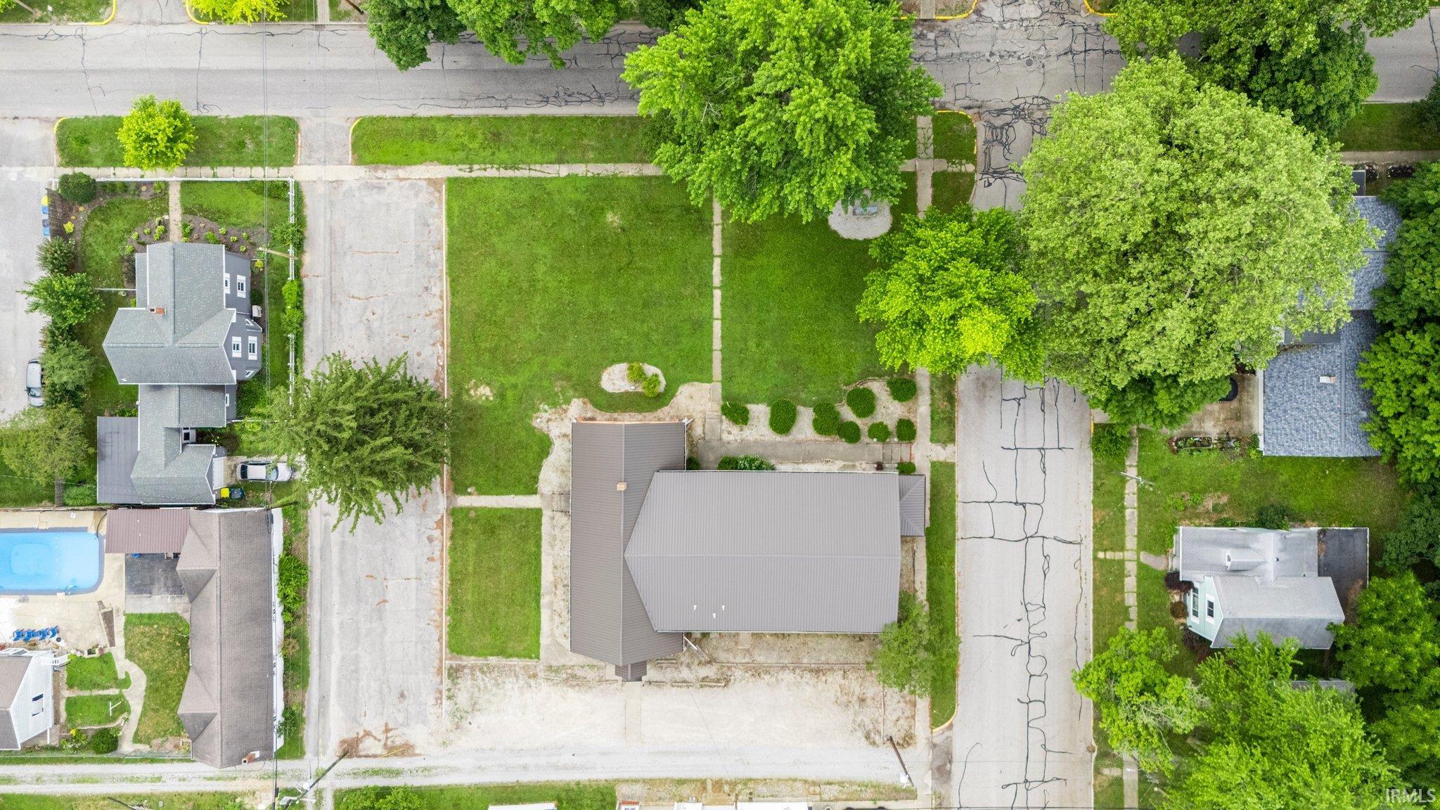 Photo 9 of 108 E 2Nd Street