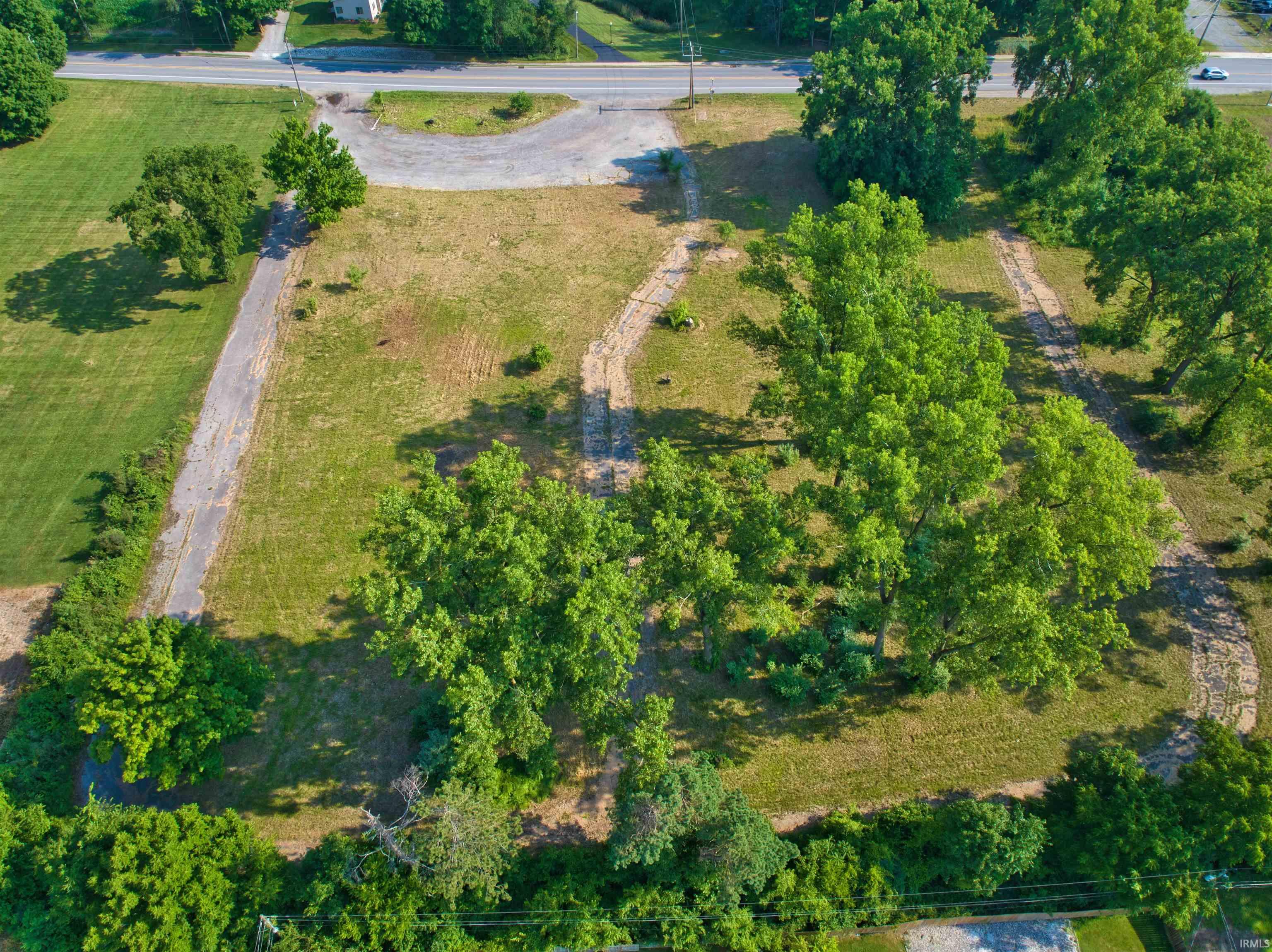 Photo 11 of 941 E Maumee Street