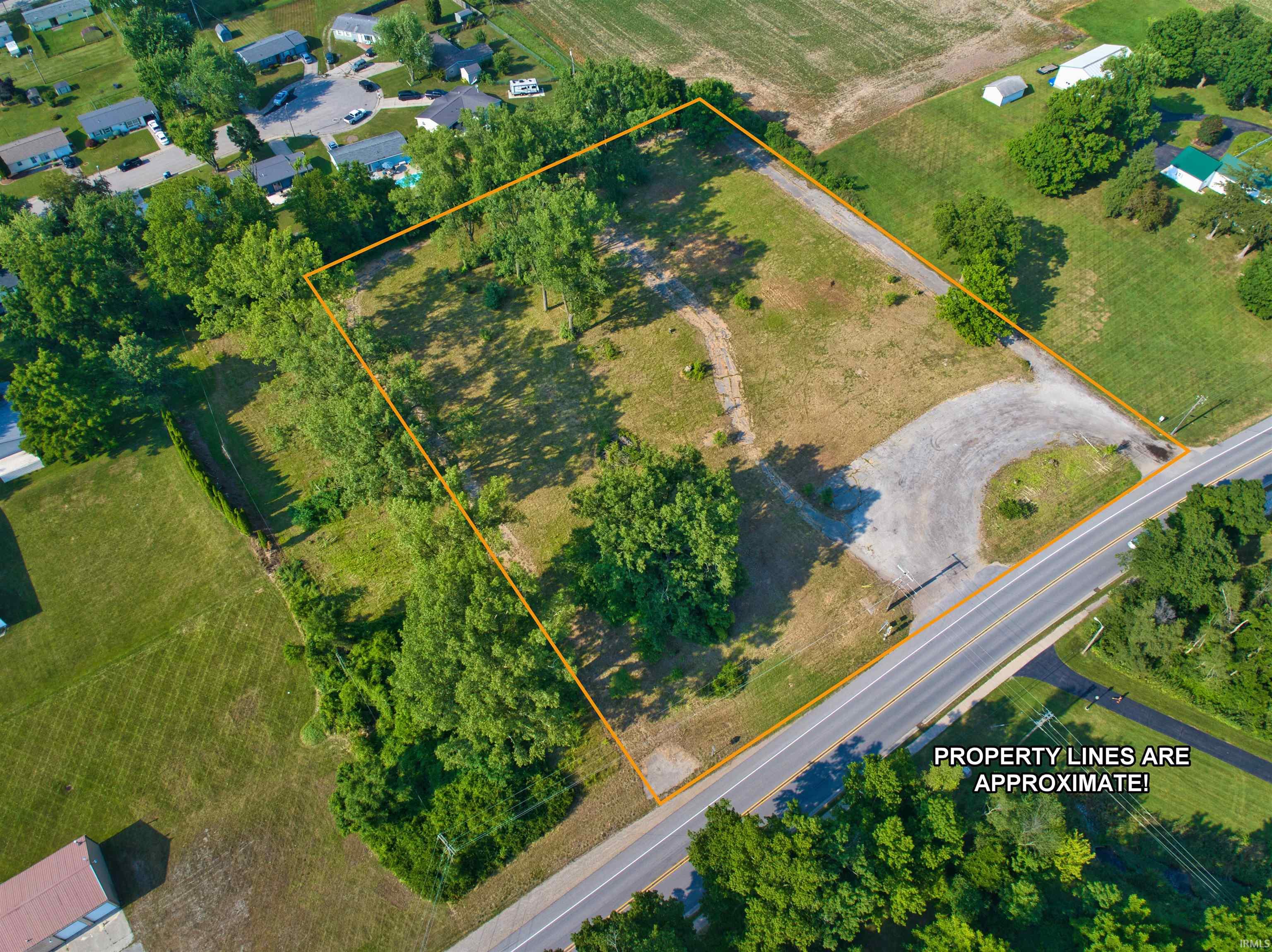 Photo 3 of 941 E Maumee Street