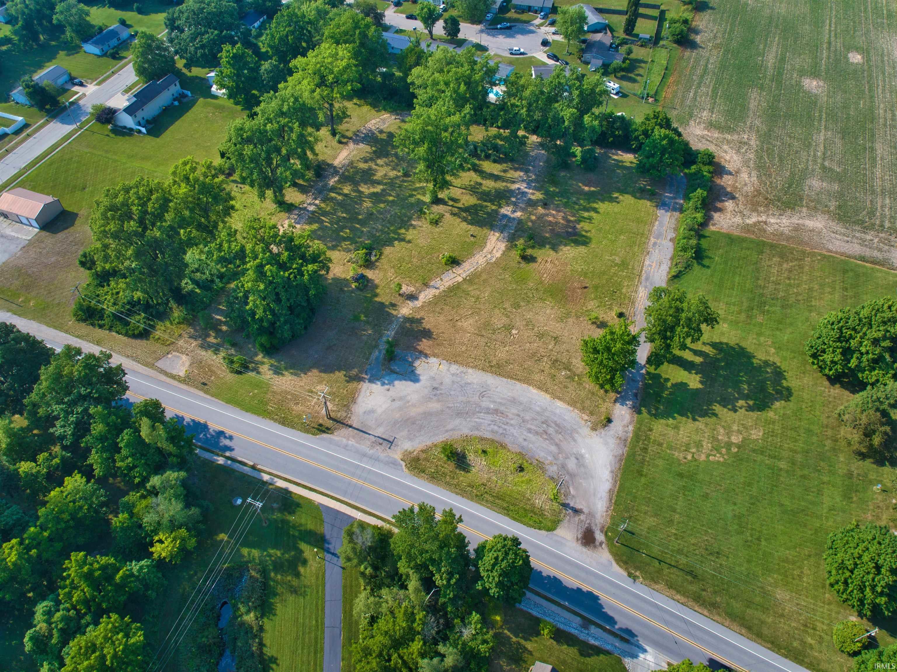 Photo 4 of 941 E Maumee Street