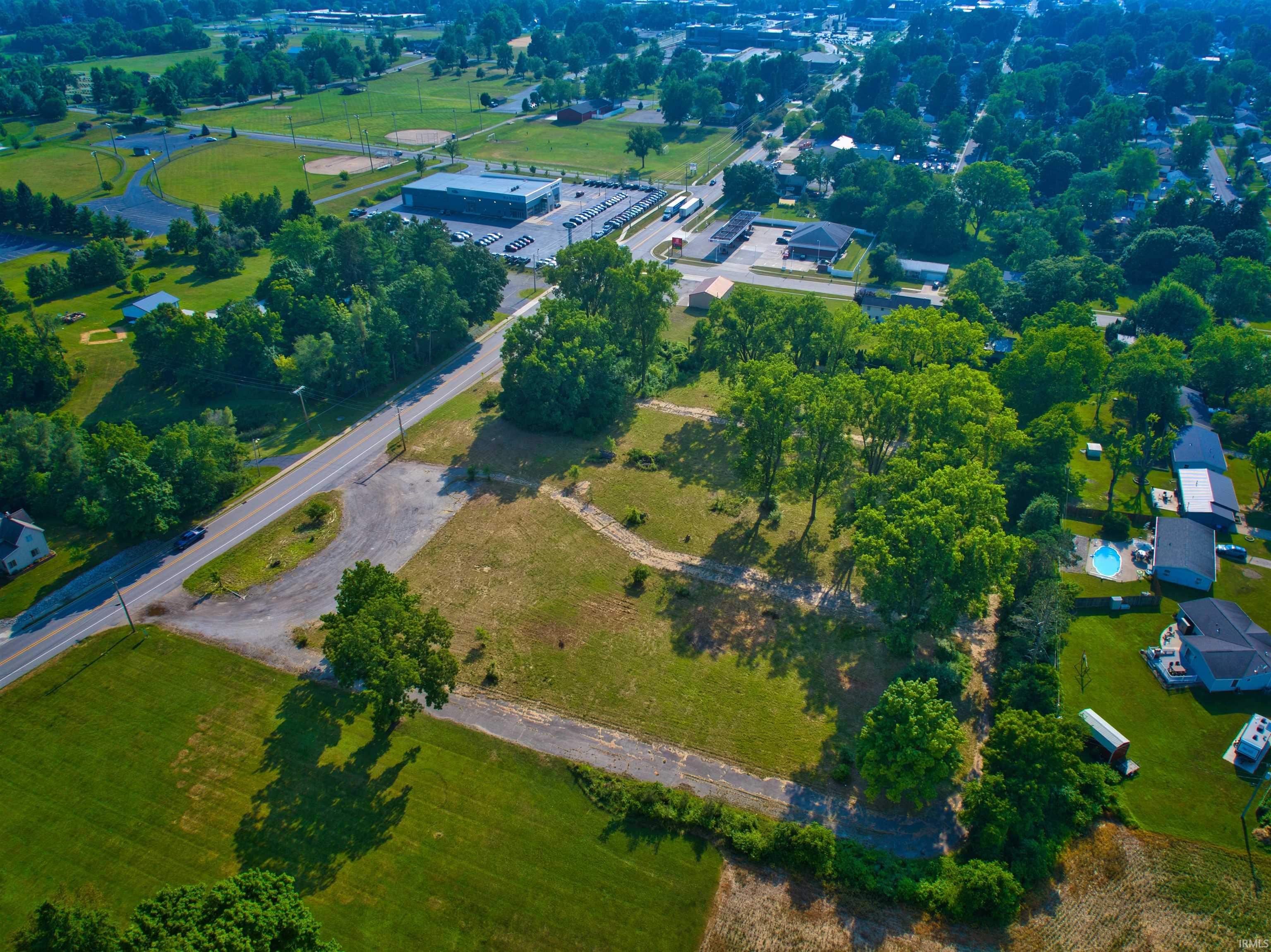 Photo 5 of 941 E Maumee Street