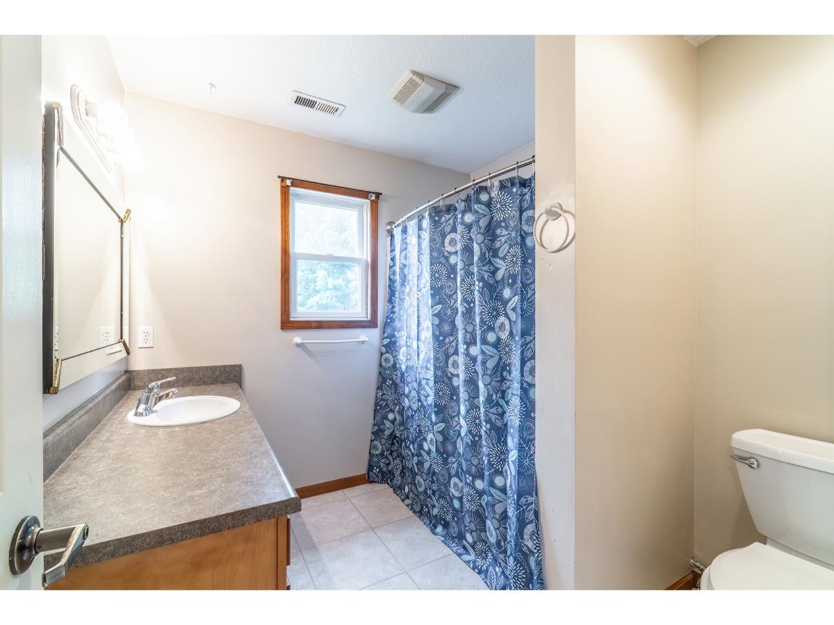 Photo 11 of 409 N Sierer Street