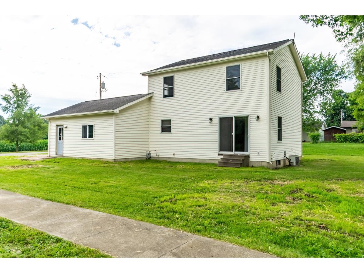 Photo 17 of 409 N Sierer Street
