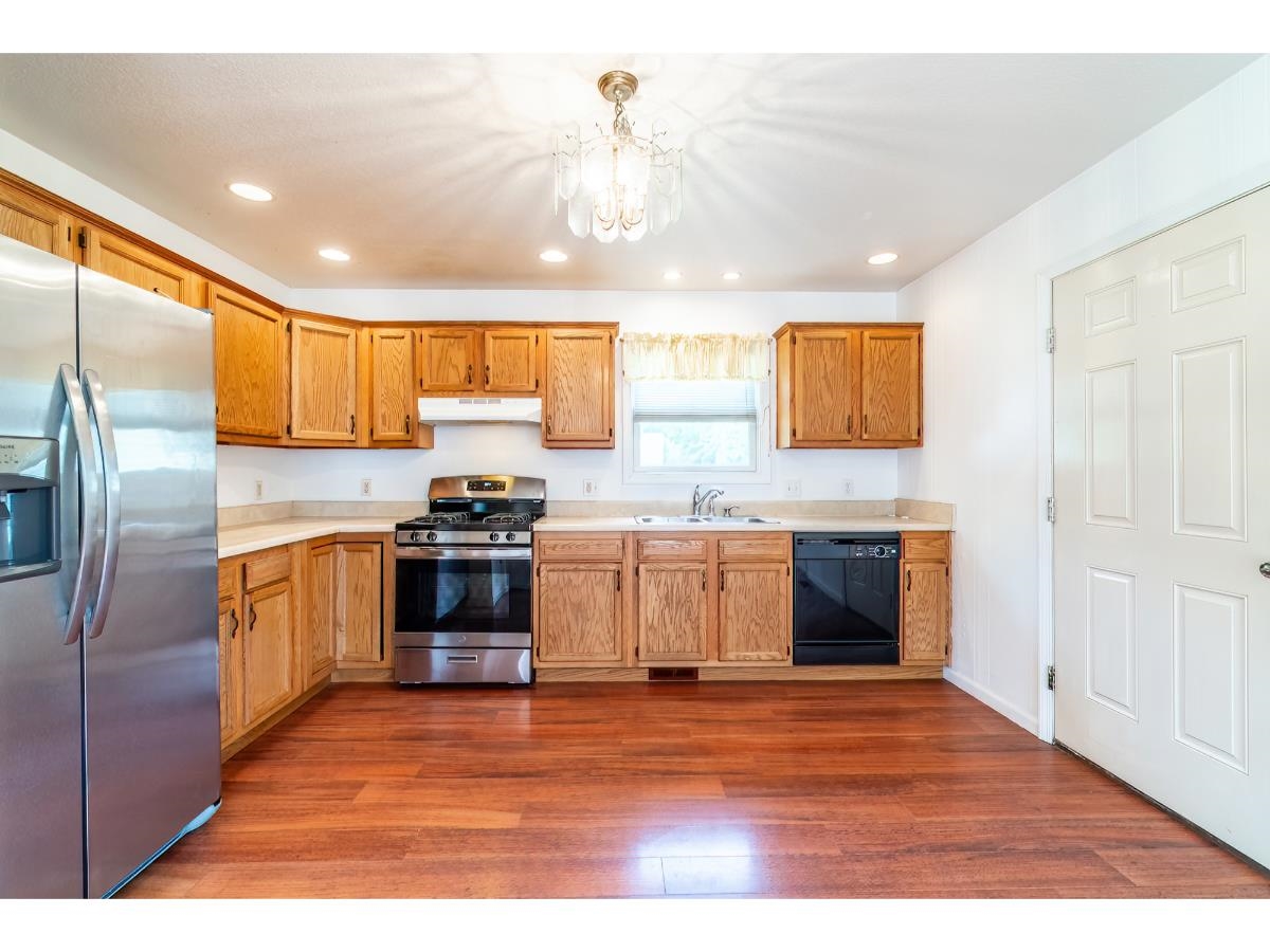Photo 4 of 409 N Sierer Street