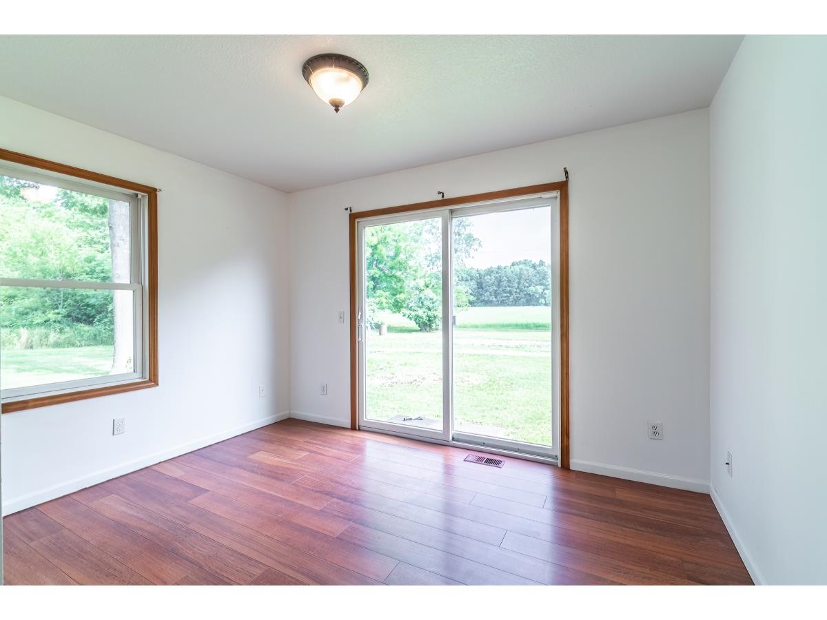 Photo 5 of 409 N Sierer Street