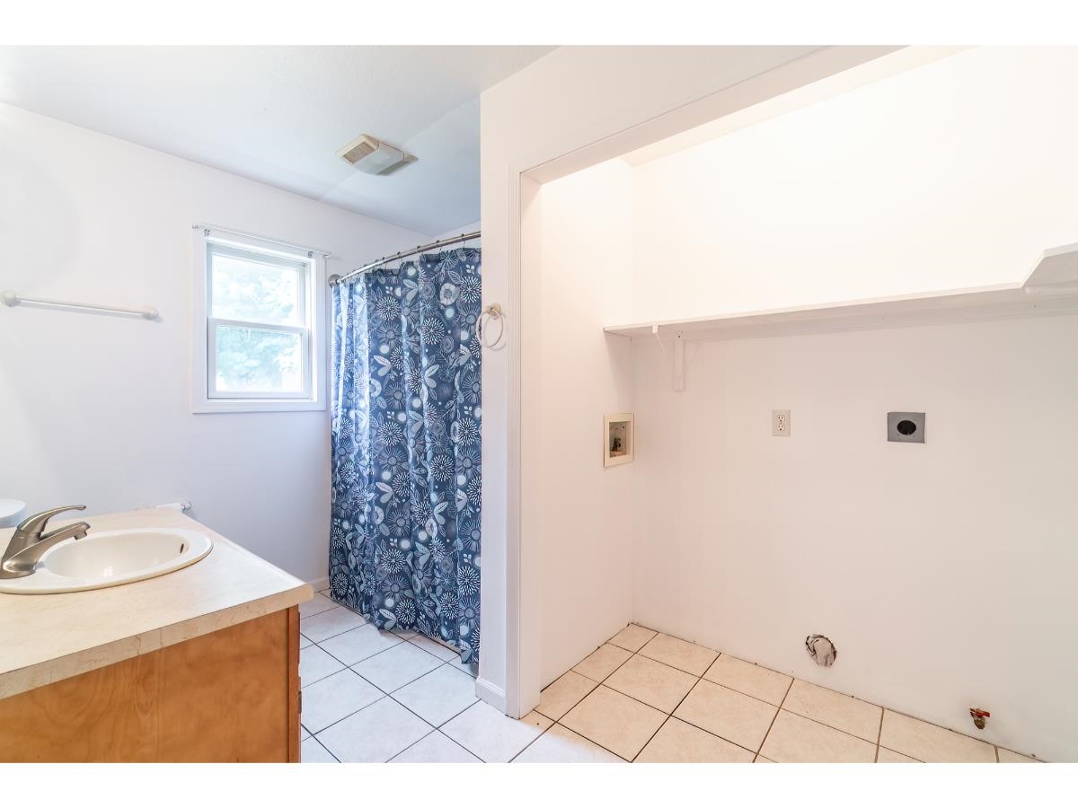 Photo 7 of 409 N Sierer Street