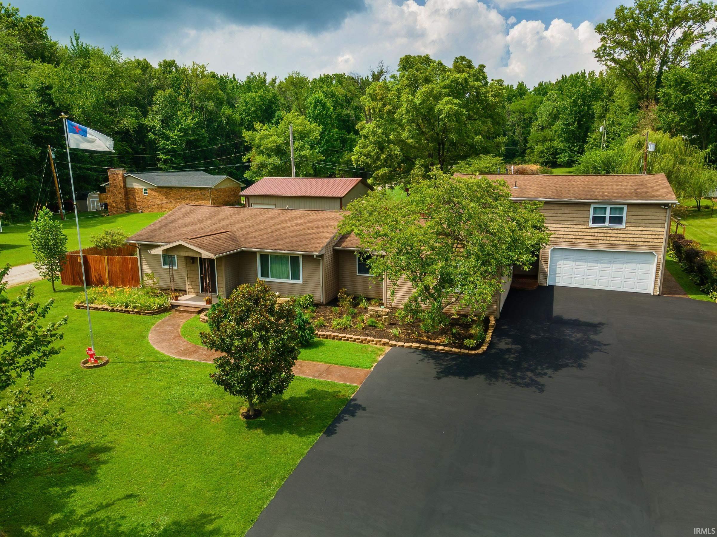 Homes for sale in Newburgh, IN | 8644 Vann Rd, Newburgh, IN 47630 | MLS# 202527384