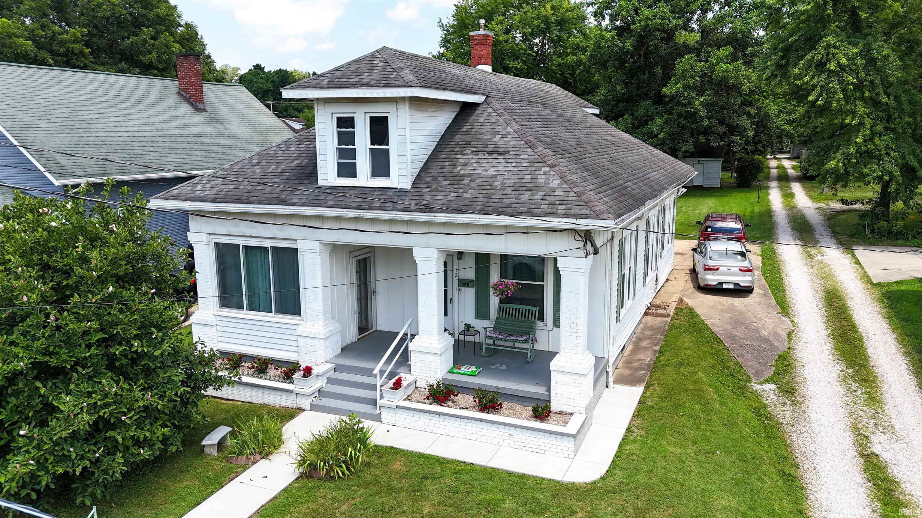 Homes for sale in Huntingburg, IN | 112 E 2nd St, Huntingburg, IN 47542 | MLS# 202527396