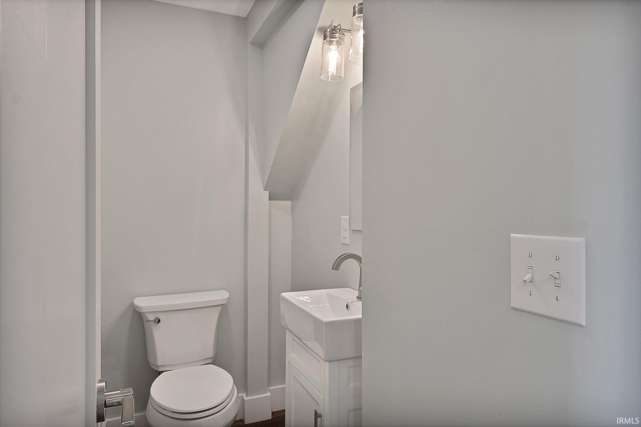 Photo 17 of 423 W 4Th Street