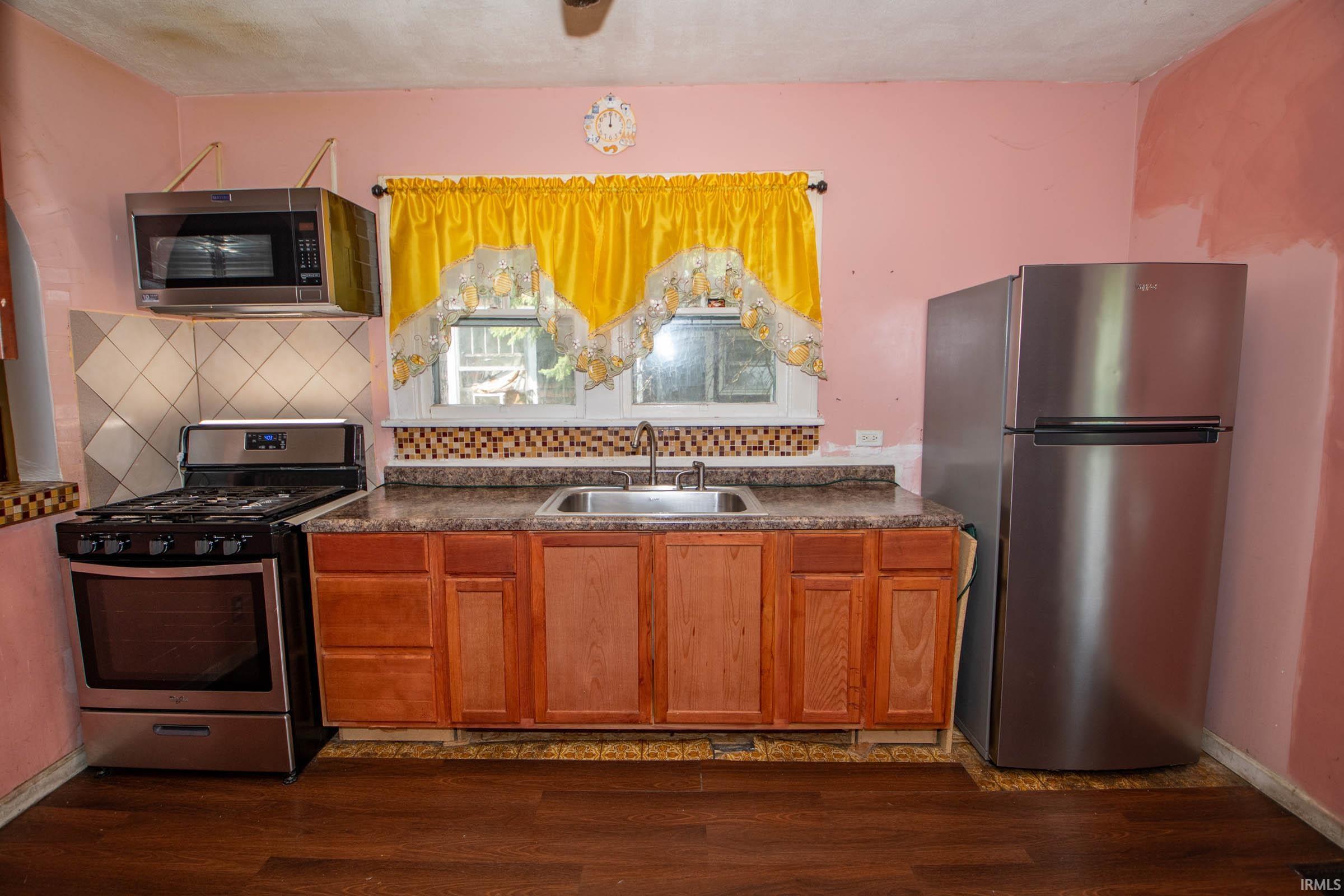 Photo 10 of 1618 Roys Avenue