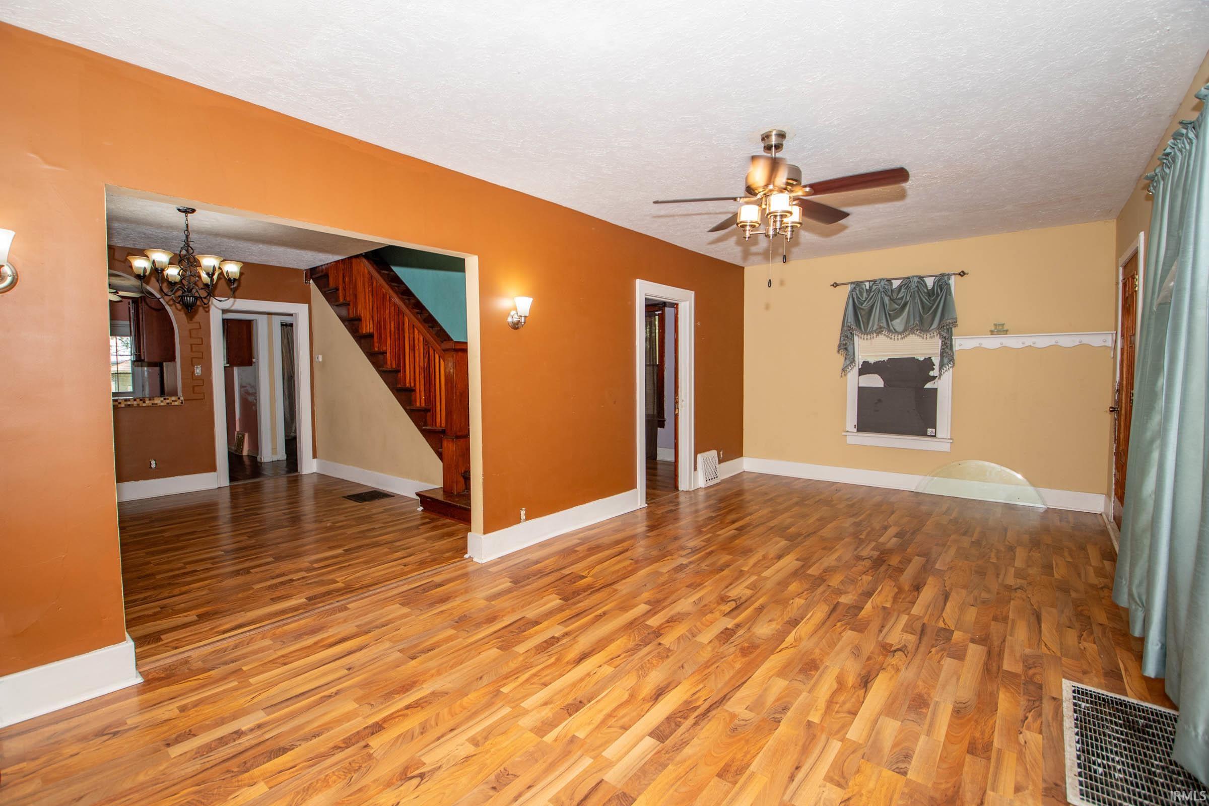 Photo 3 of 1618 Roys Avenue