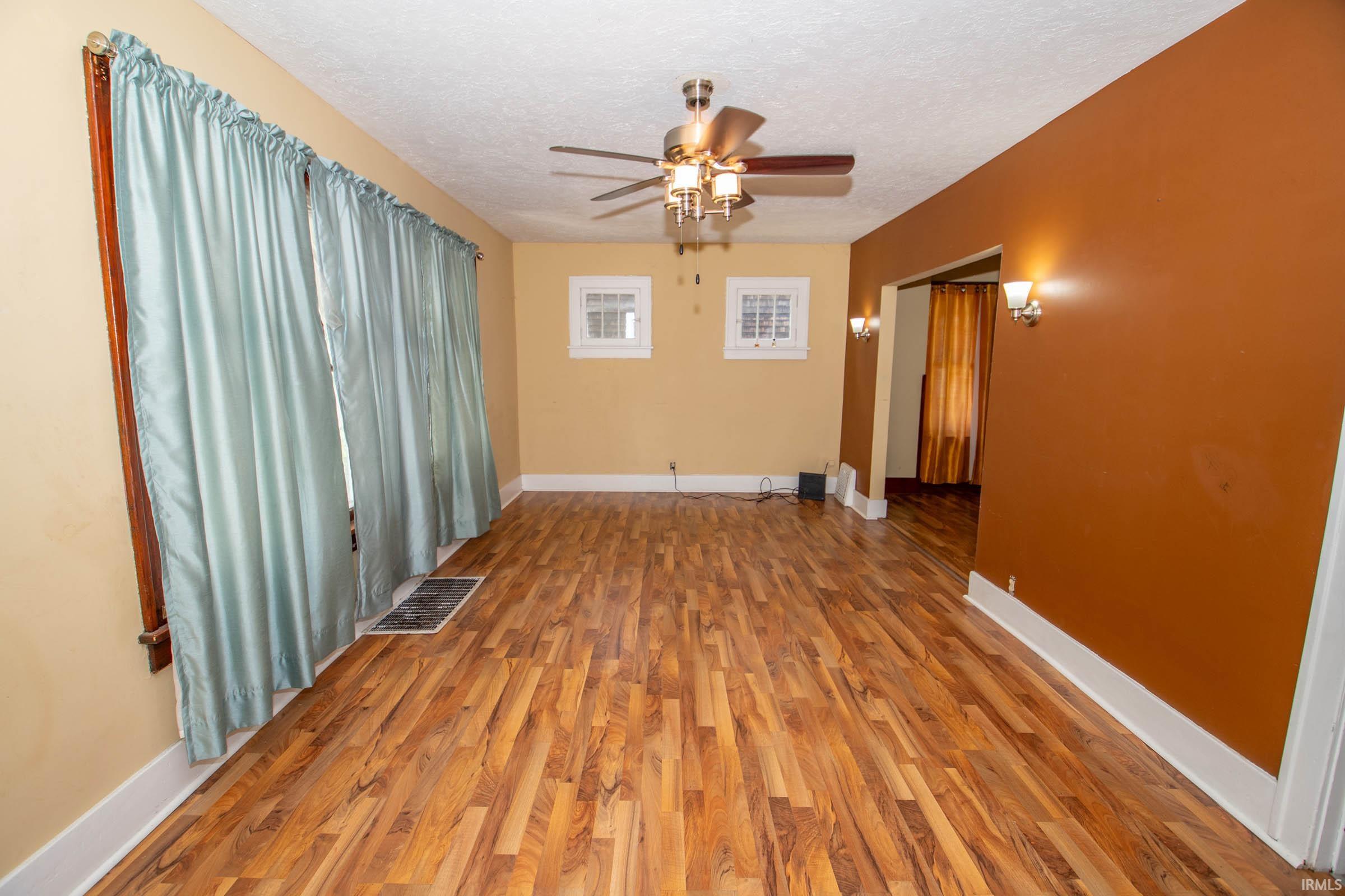 Photo 4 of 1618 Roys Avenue
