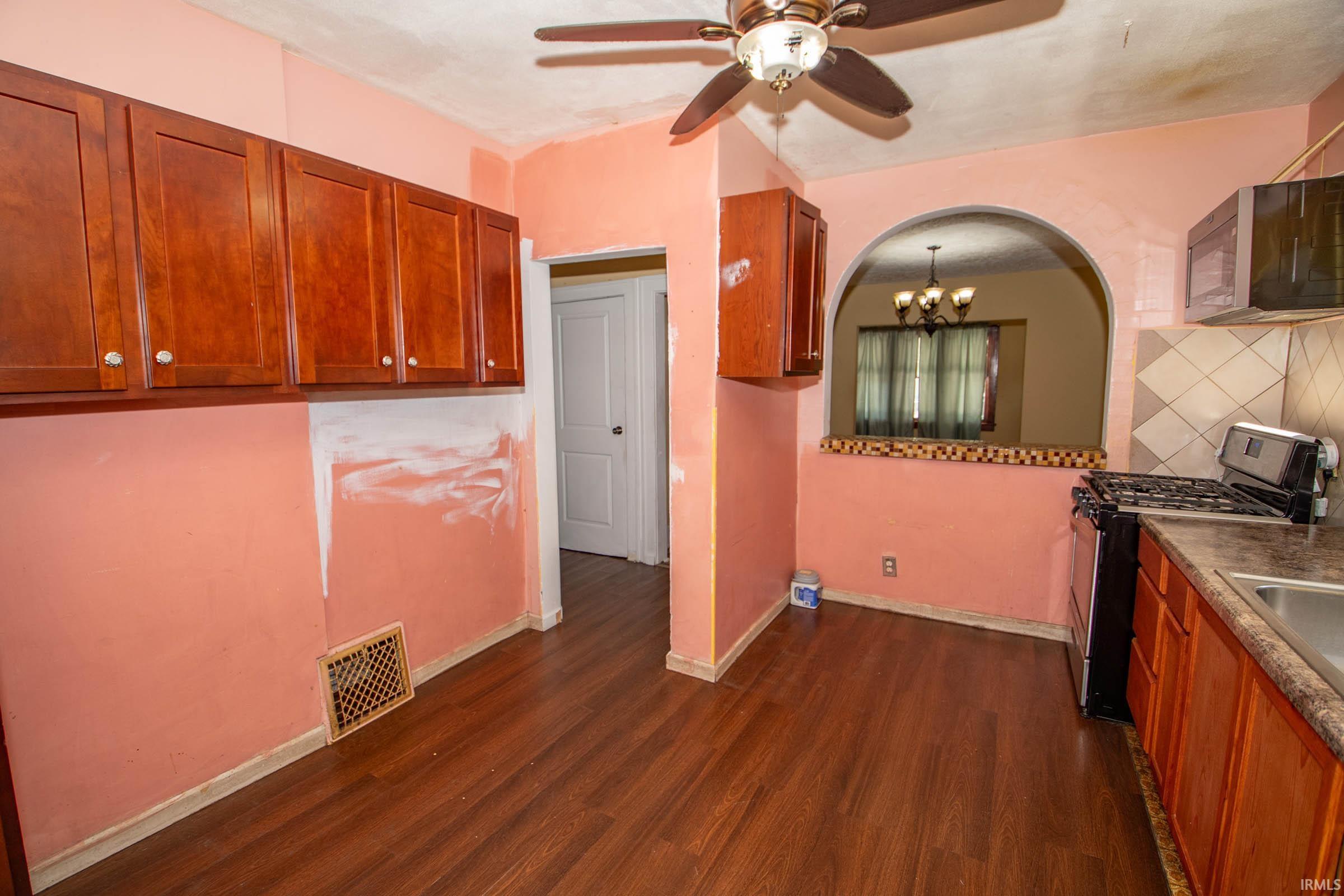 Photo 8 of 1618 Roys Avenue