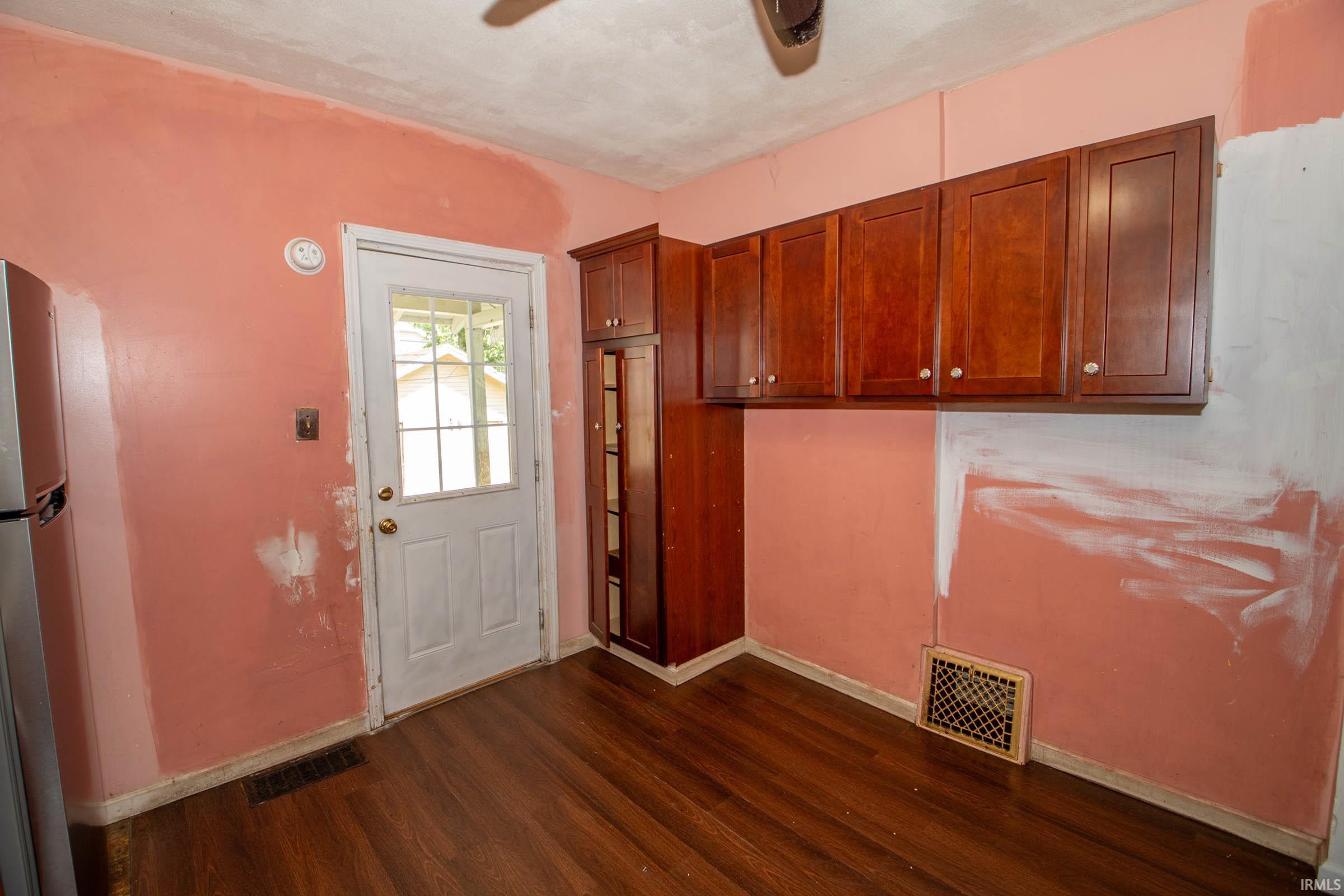 Photo 9 of 1618 Roys Avenue