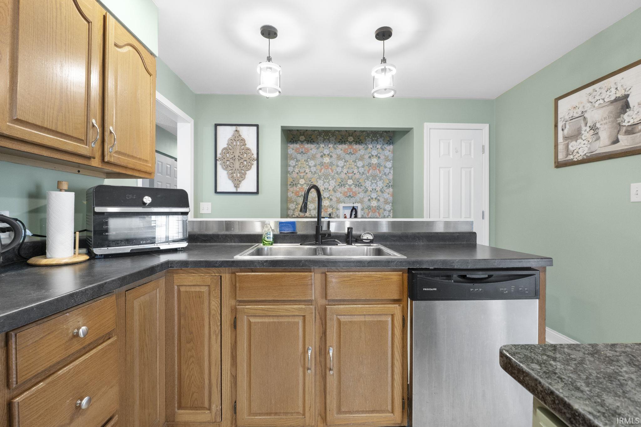 Photo 12 of 7522 Pinedale Drive