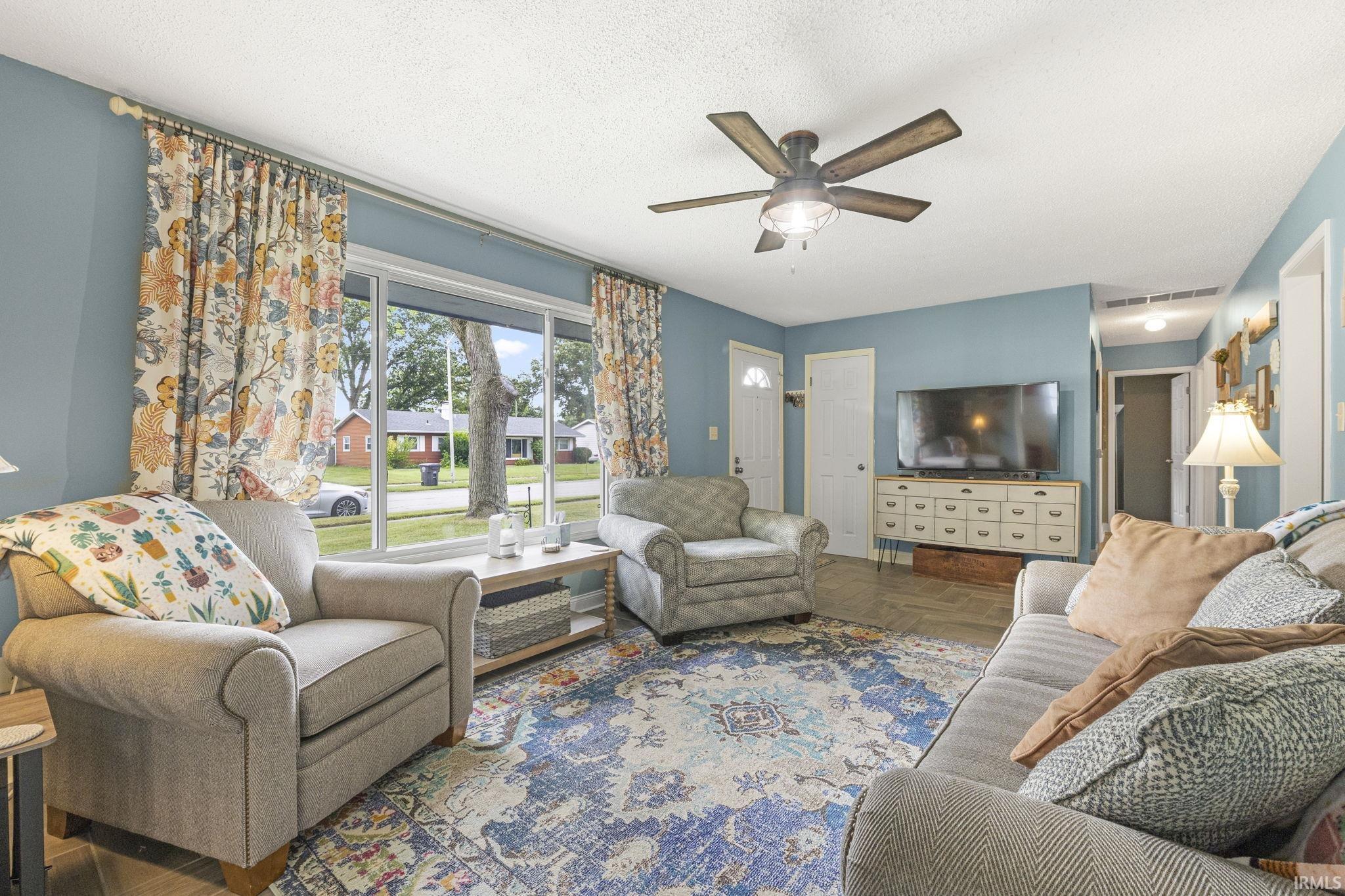 Photo 3 of 7522 Pinedale Drive