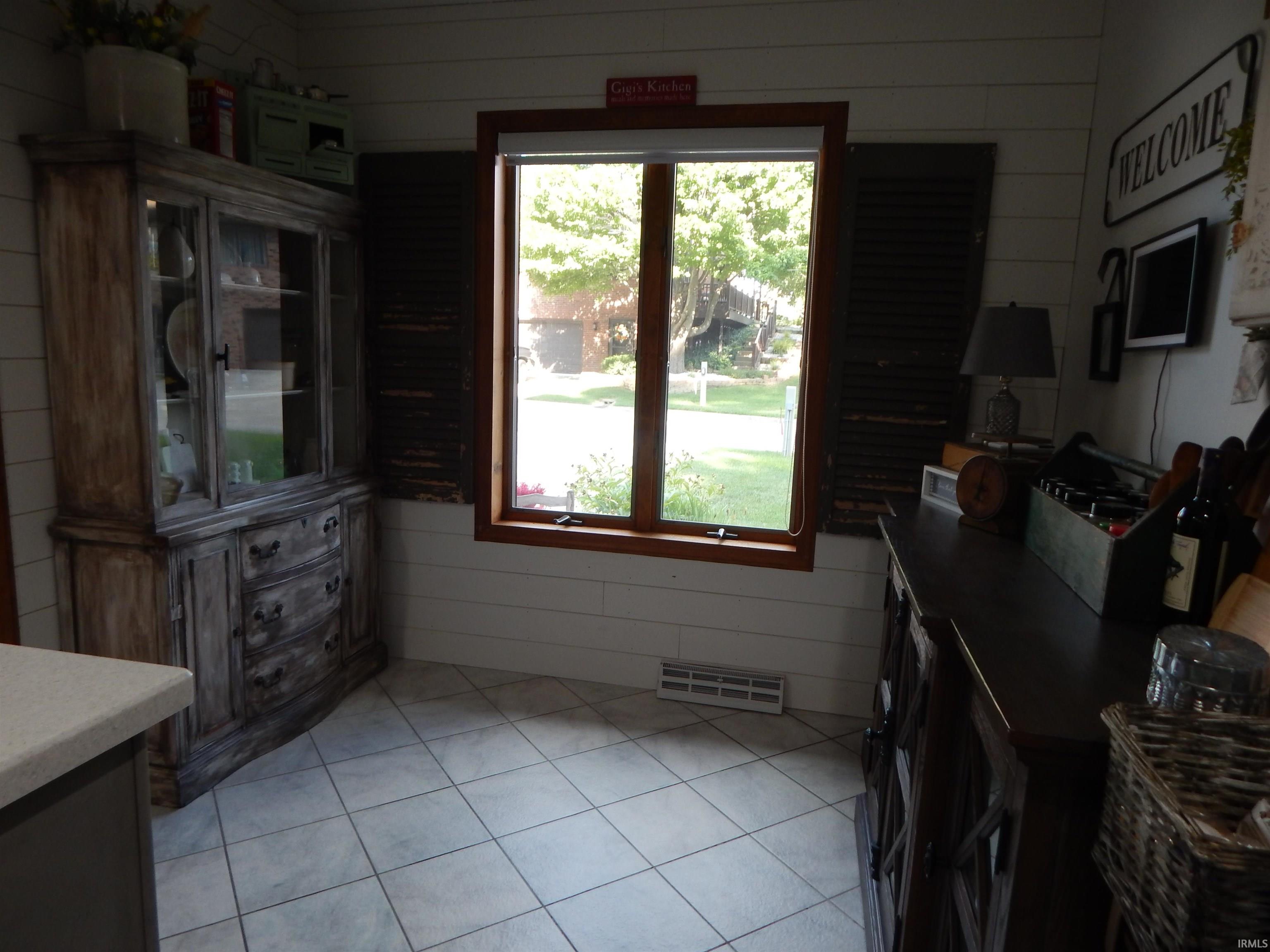 Homes for sale in Bedford, IN | 500-9 Greentree Dr, Bedford, IN 47421 | MLS# 202527705