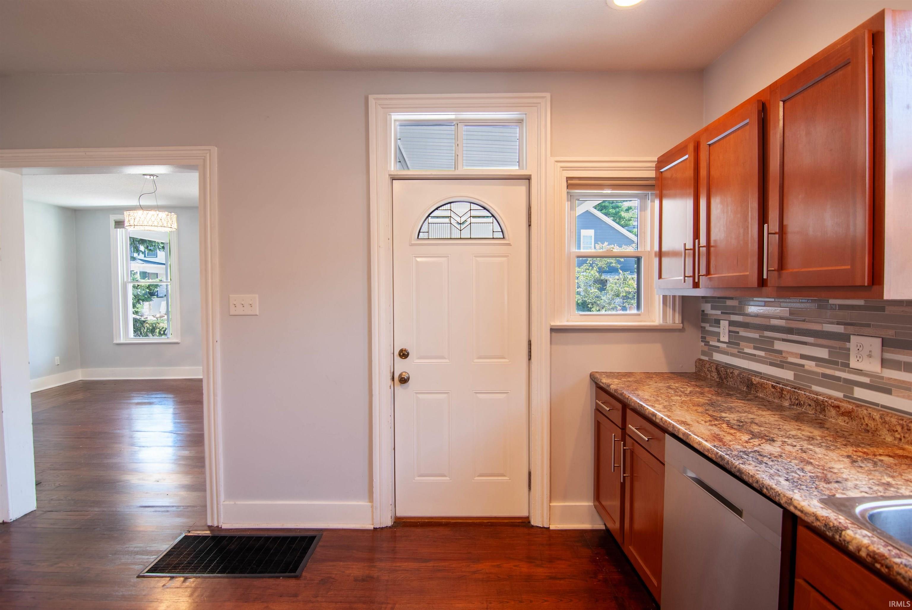 Photo 4 of 612 Lavina Street