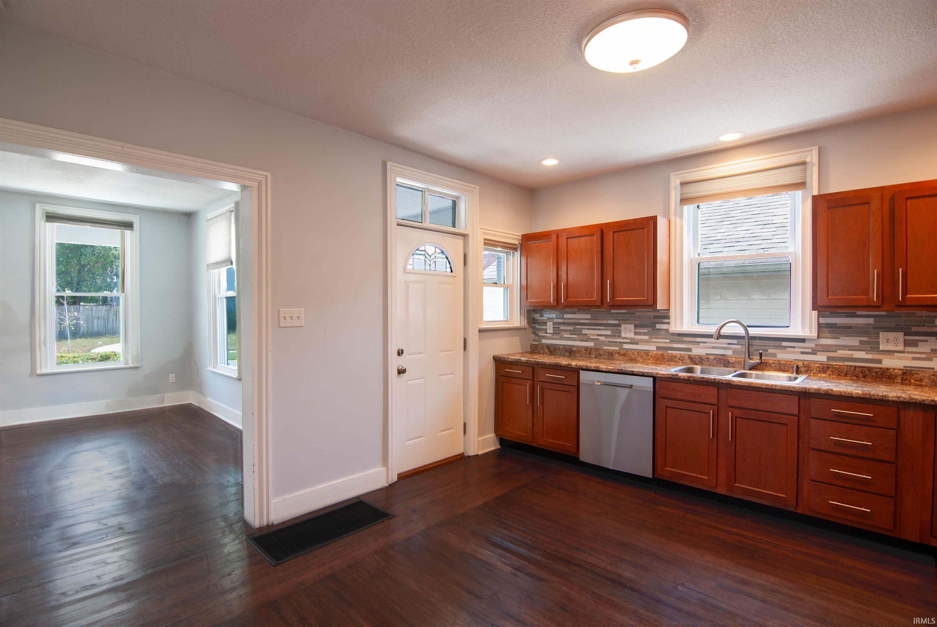 Photo 6 of 612 Lavina Street