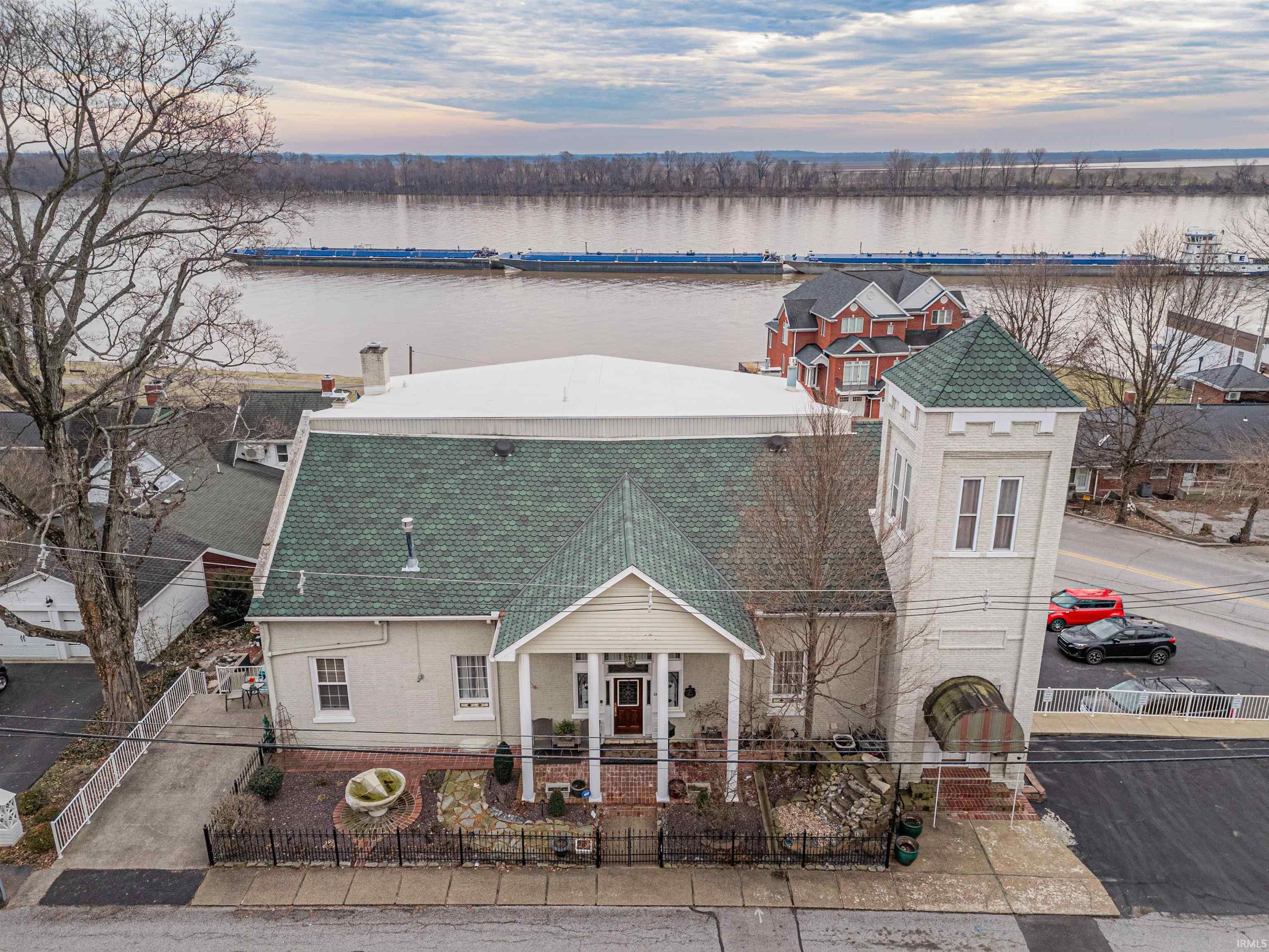 Homes for sale in Newburgh, IN | 101 E Jennings St #E, Newburgh, IN 47630 | MLS# 202527809