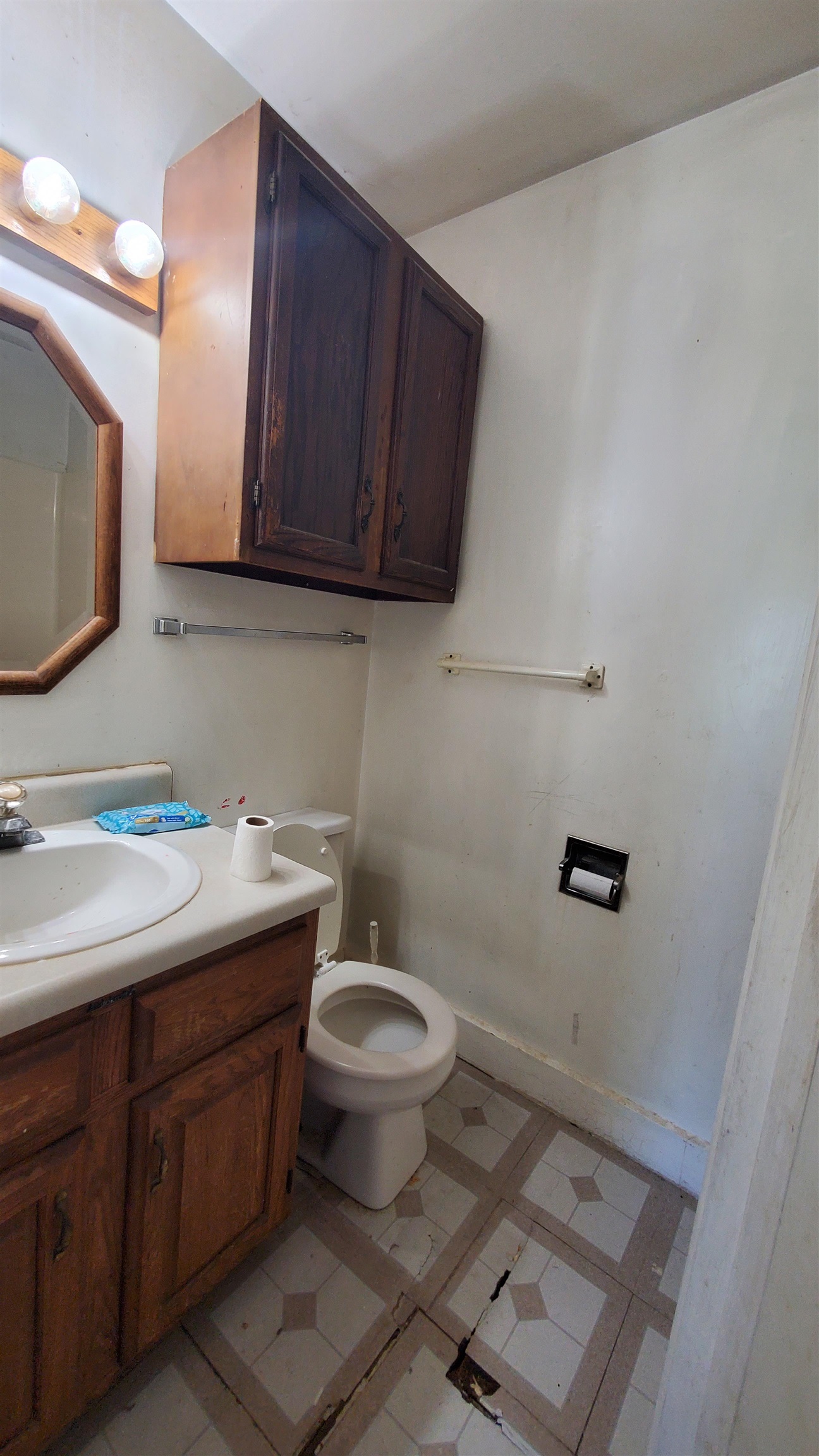 Photo 10 of 344 E Lexington Court
