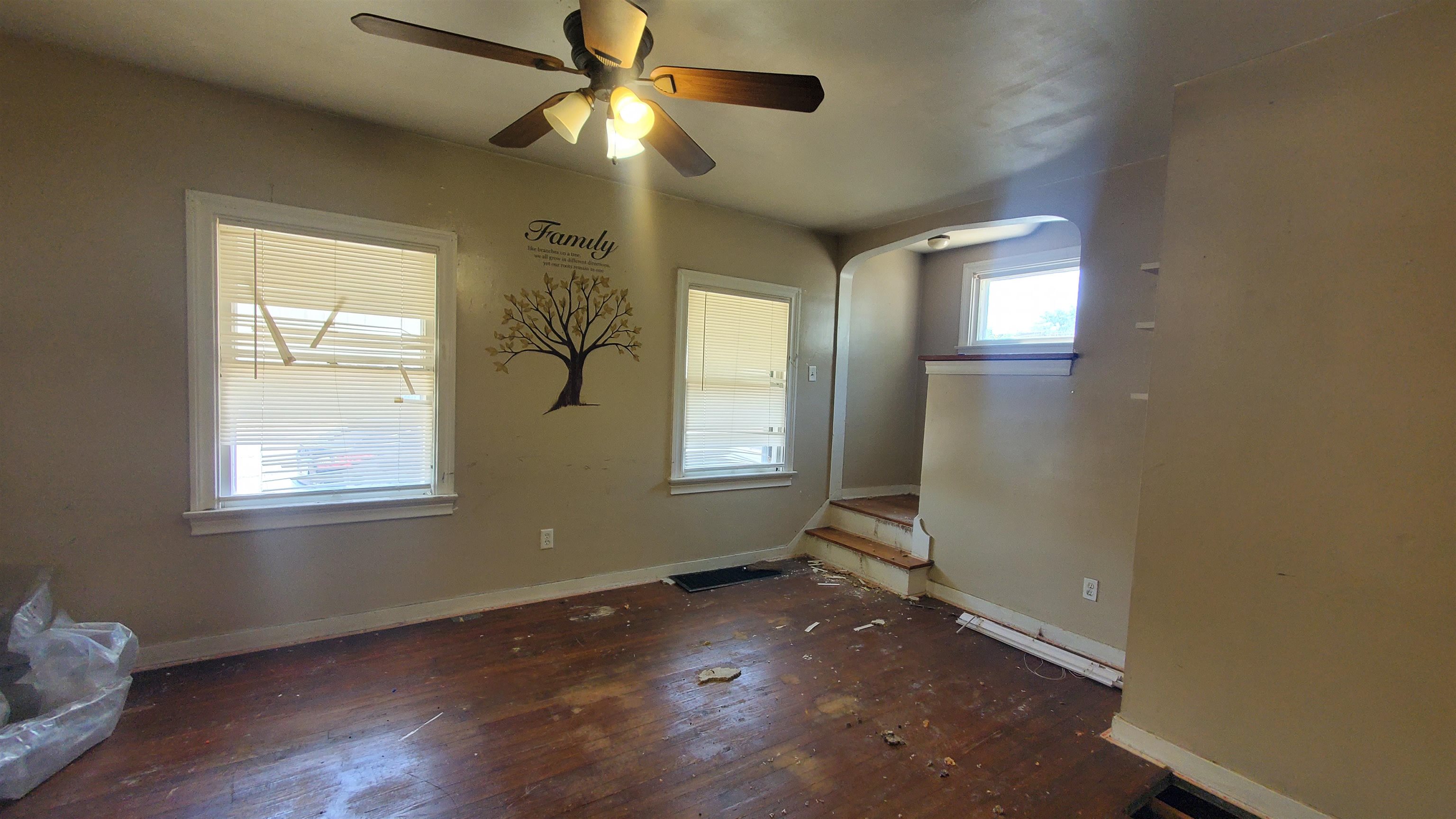 Photo 3 of 344 E Lexington Court
