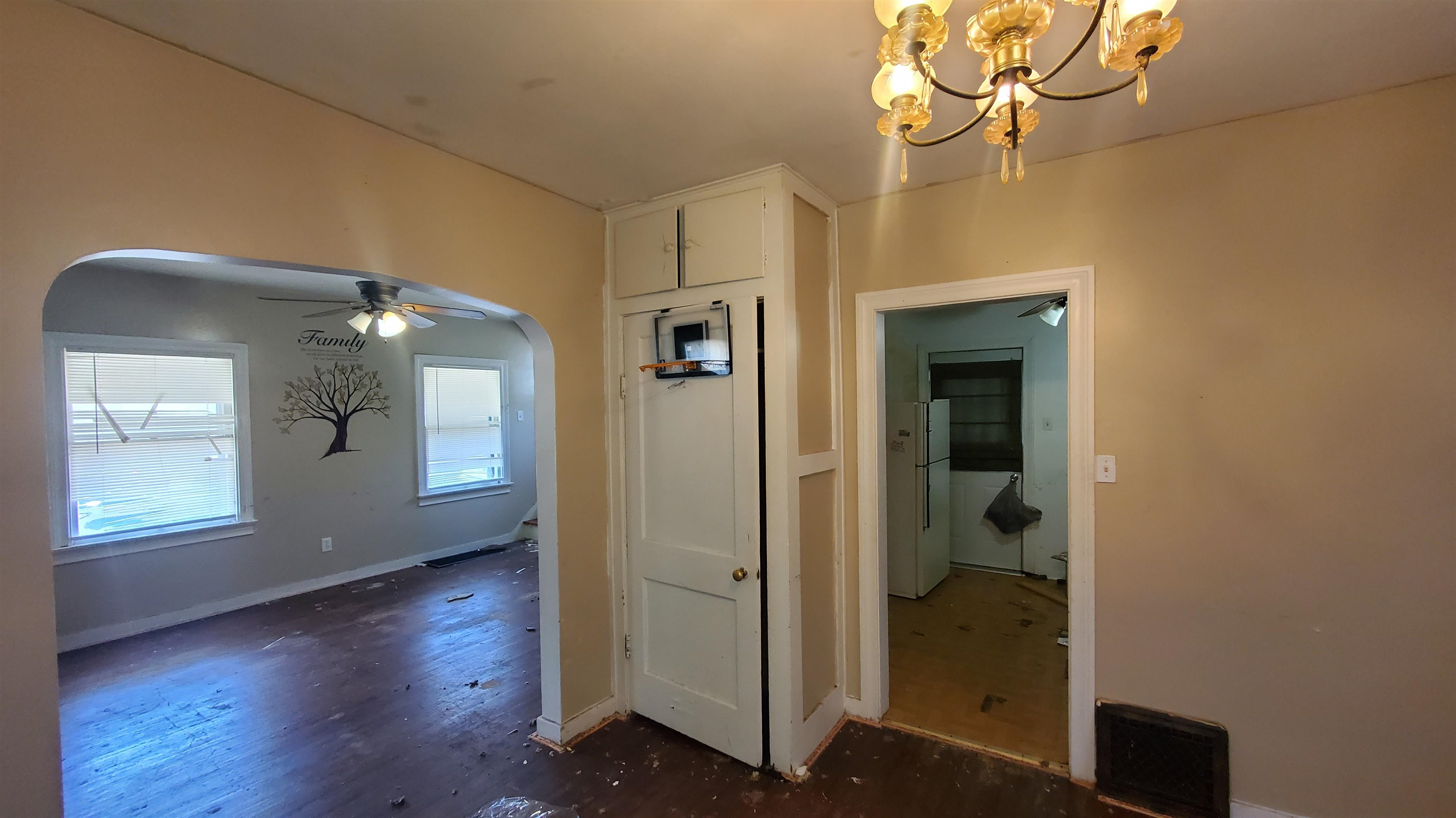 Photo 5 of 344 E Lexington Court