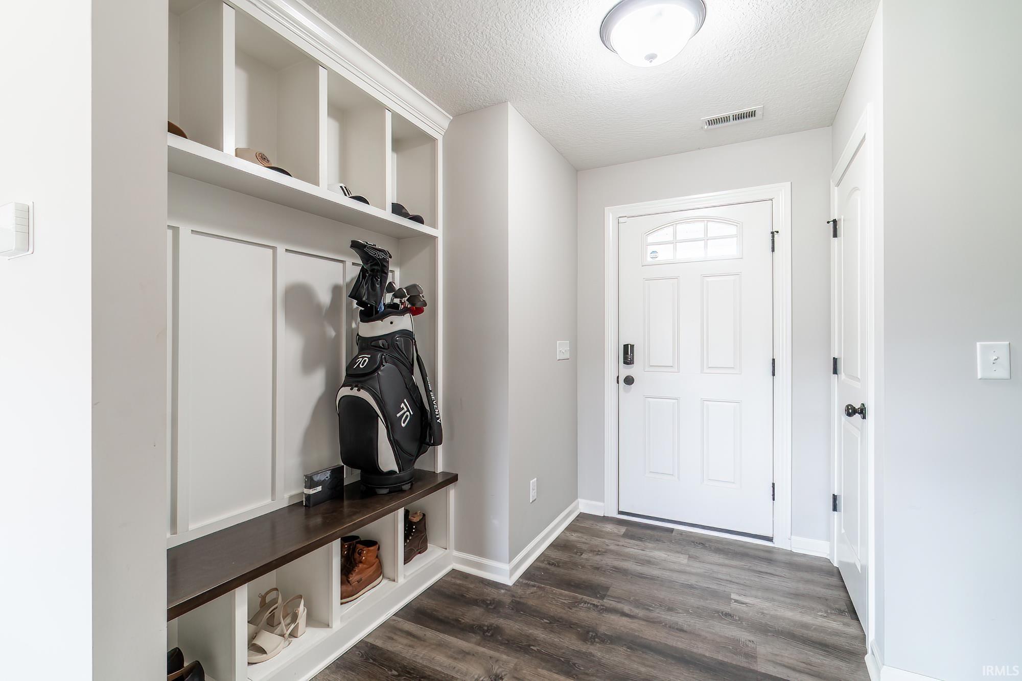 Homes for sale in Fort Wayne, IN | 940 Mayrock Dr, Fort Wayne, IN 46818 | MLS# 202527893