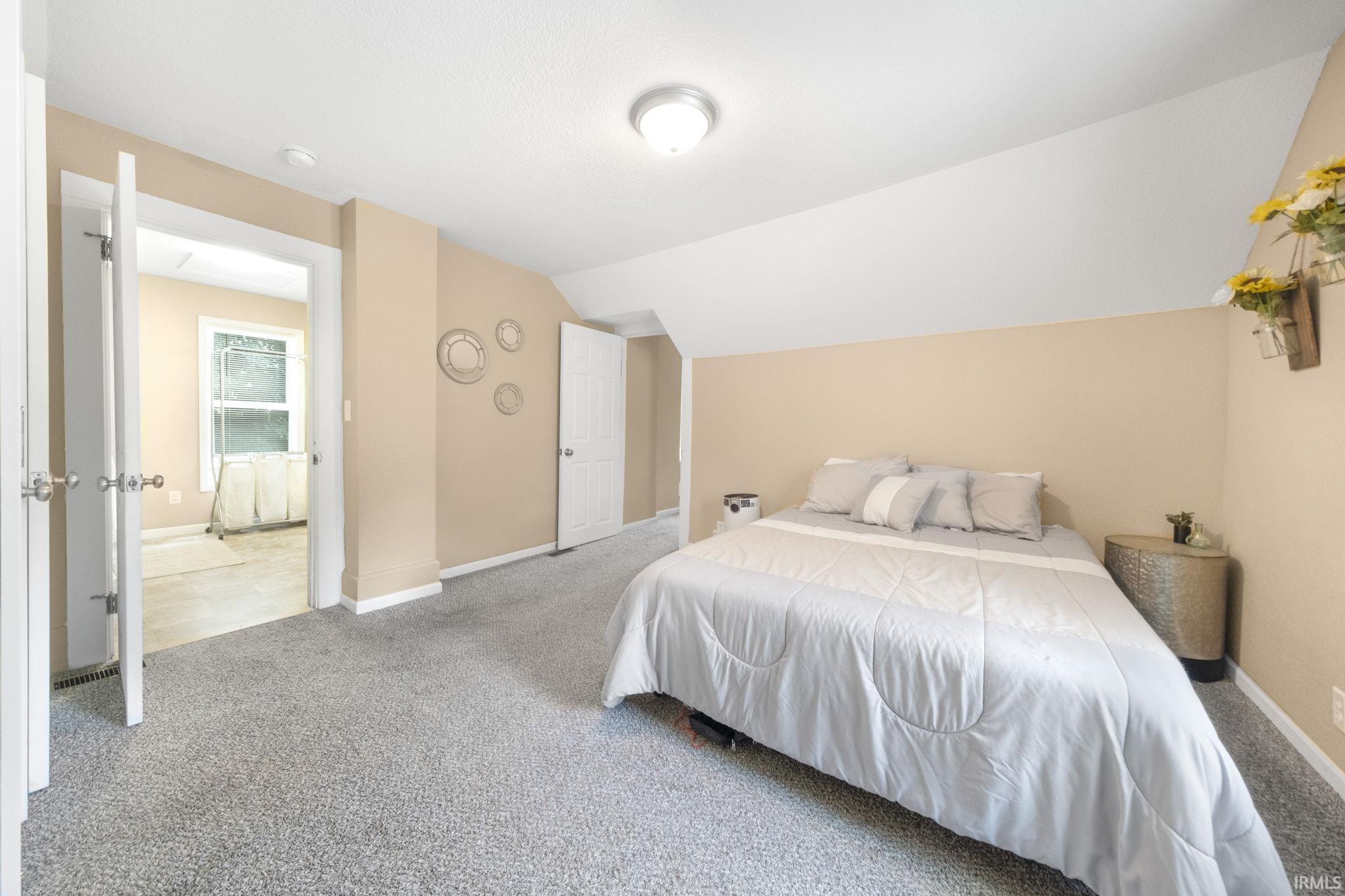 Photo 10 of 303 W Walnut Street