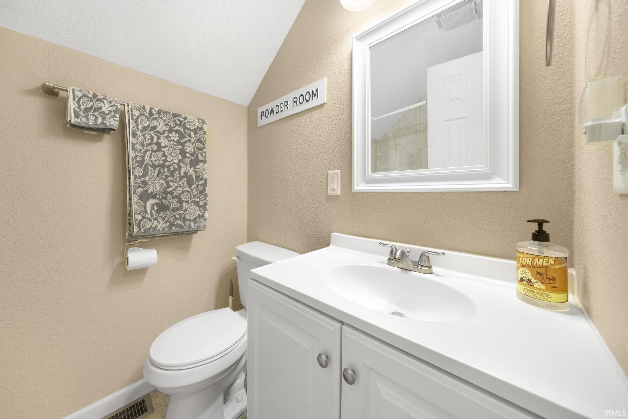 Photo 11 of 303 W Walnut Street