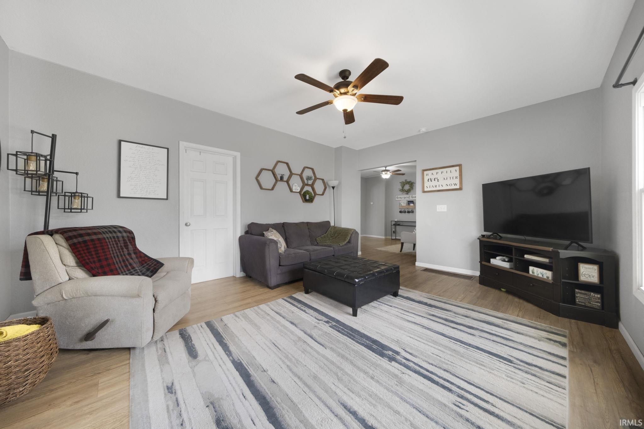Photo 4 of 303 W Walnut Street