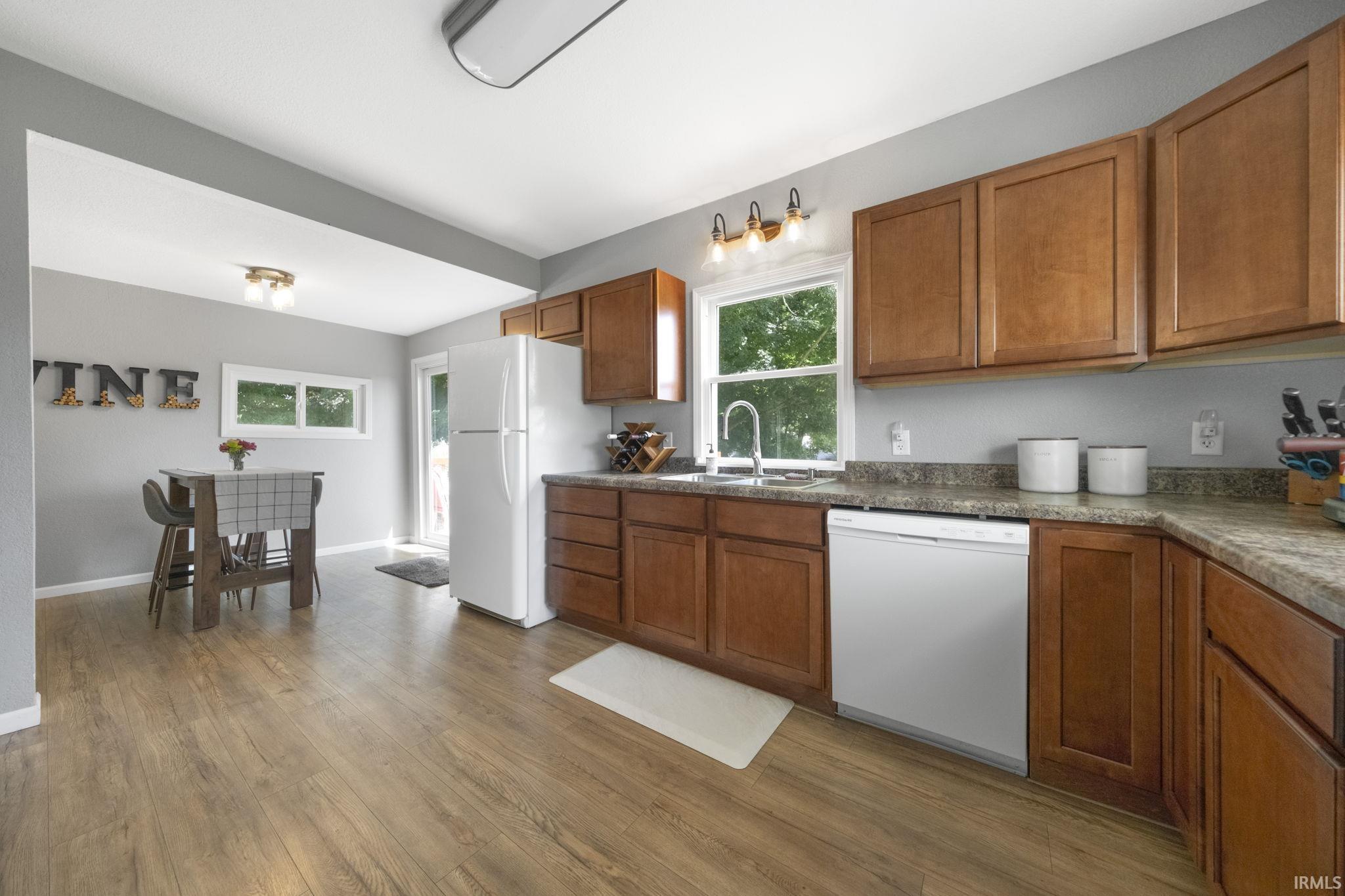 Photo 6 of 303 W Walnut Street