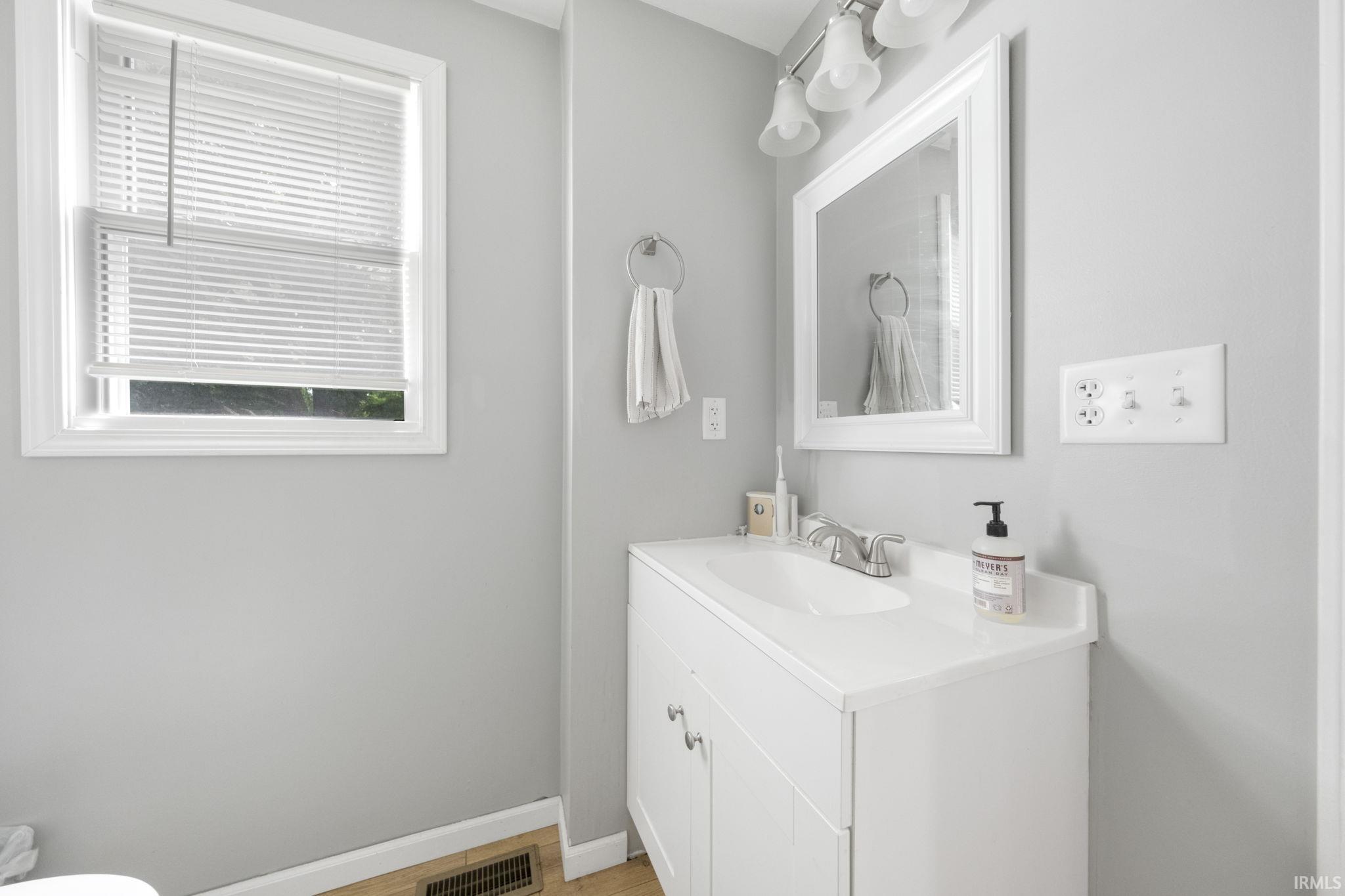 Photo 8 of 303 W Walnut Street