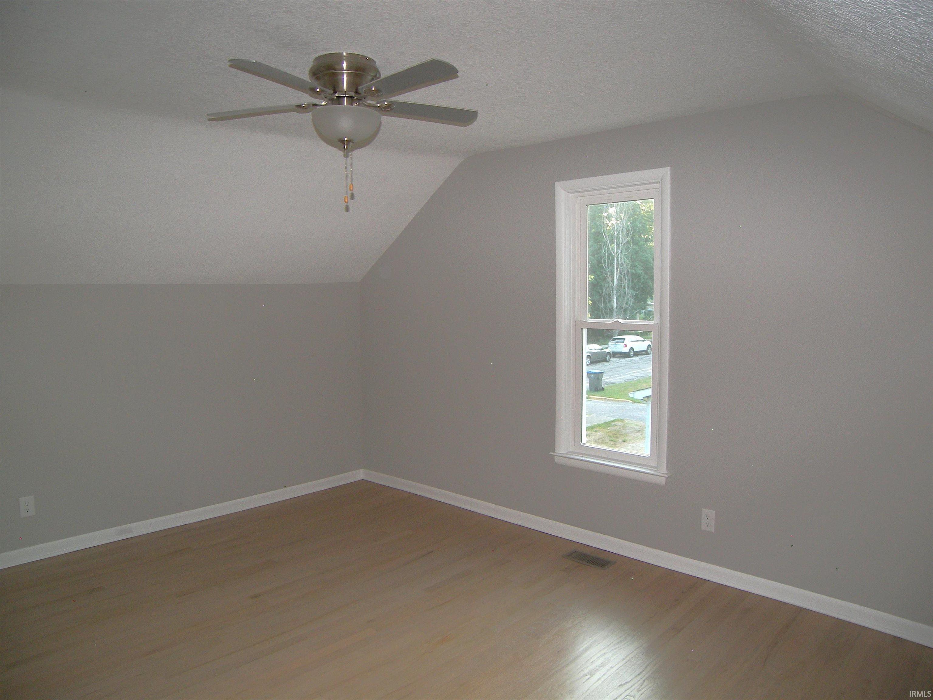 Photo 30 of 728 E Fort Wayne Street