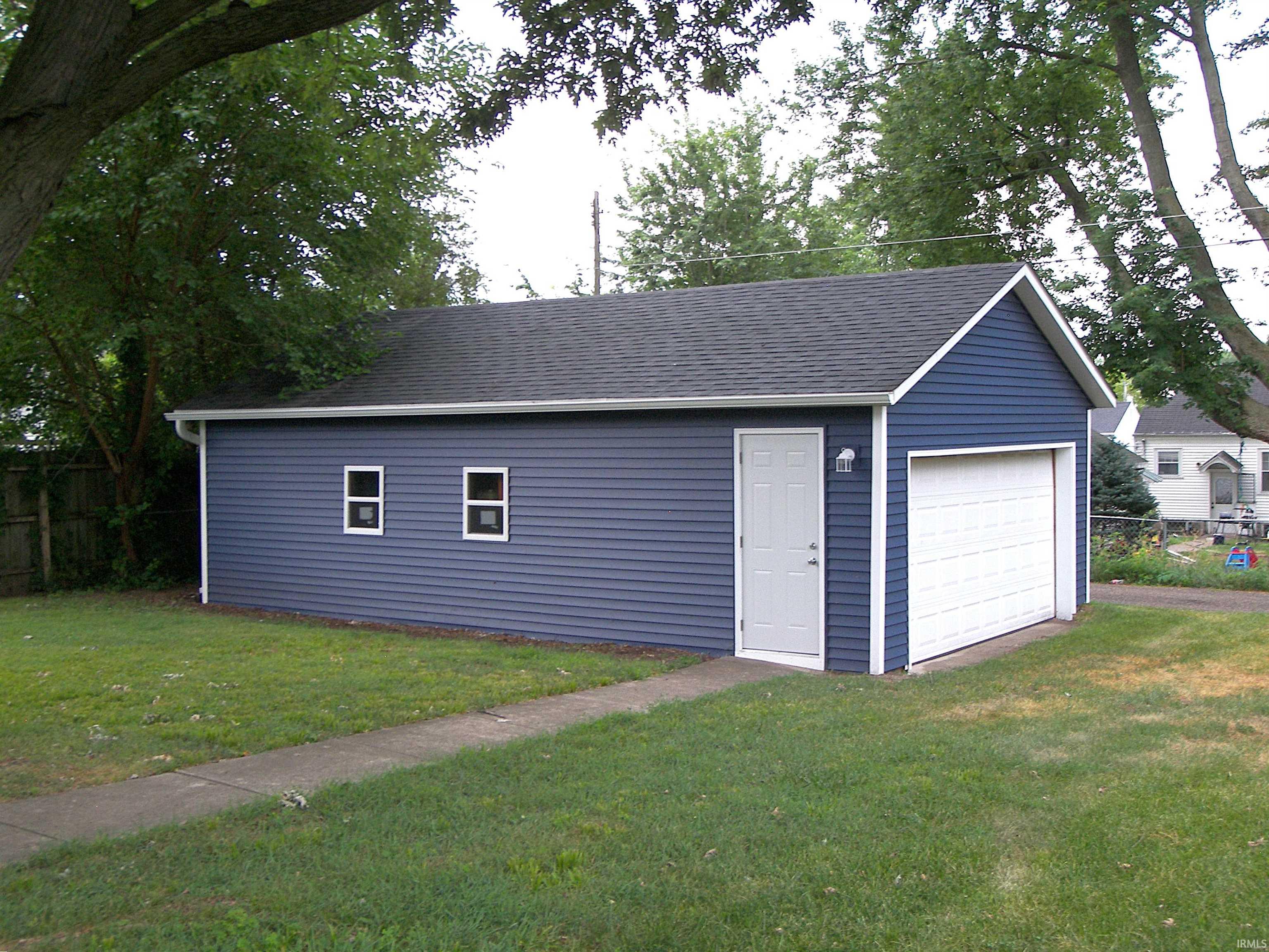 Photo 35 of 728 E Fort Wayne Street