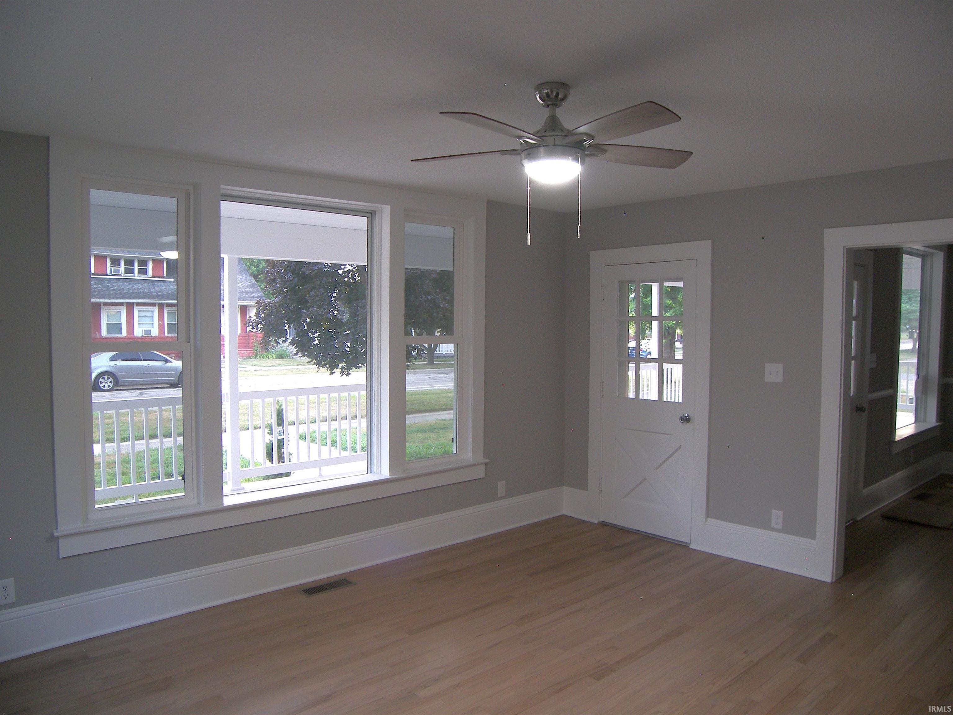 Photo 7 of 728 E Fort Wayne Street