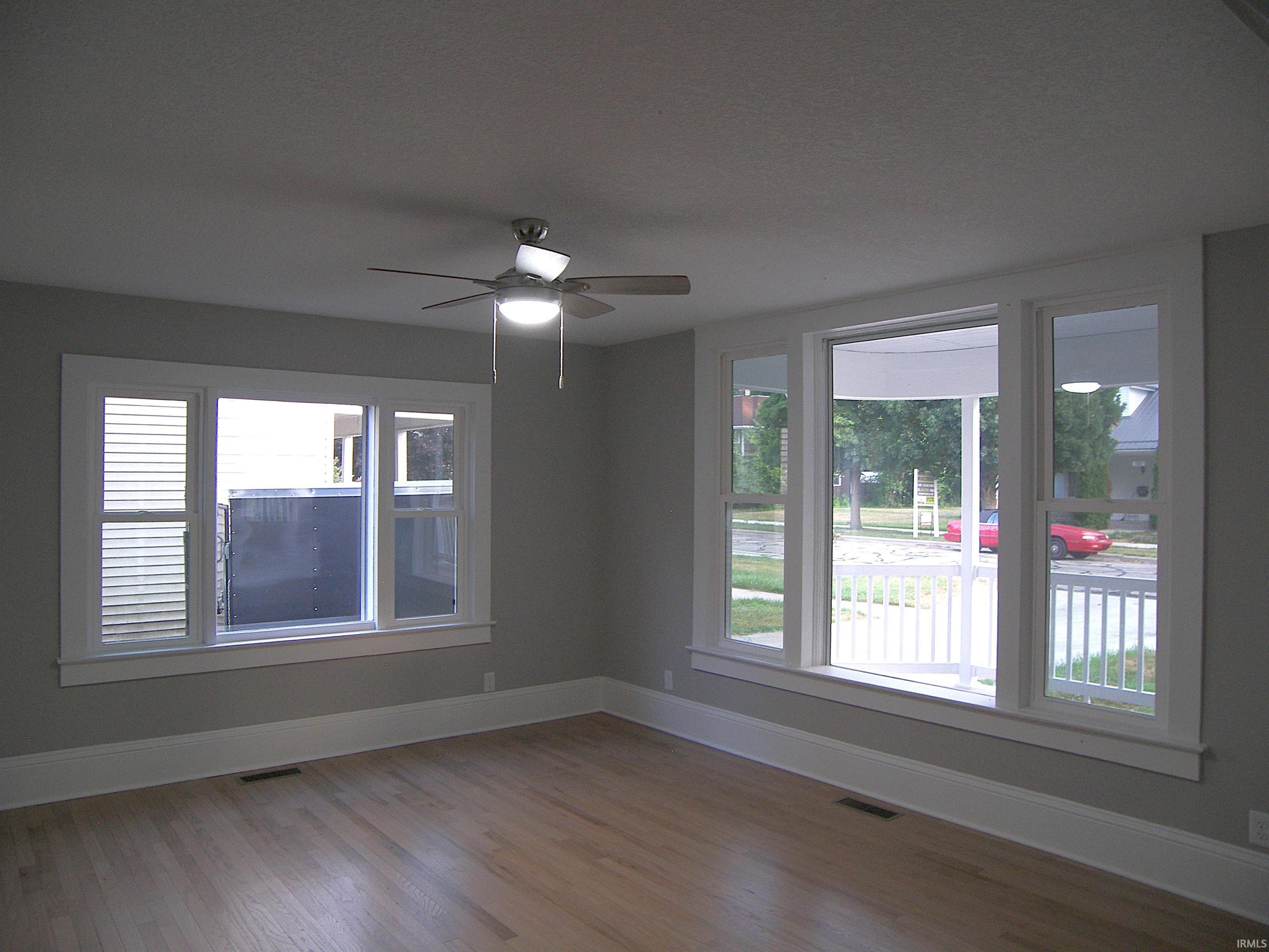 Photo 8 of 728 E Fort Wayne Street