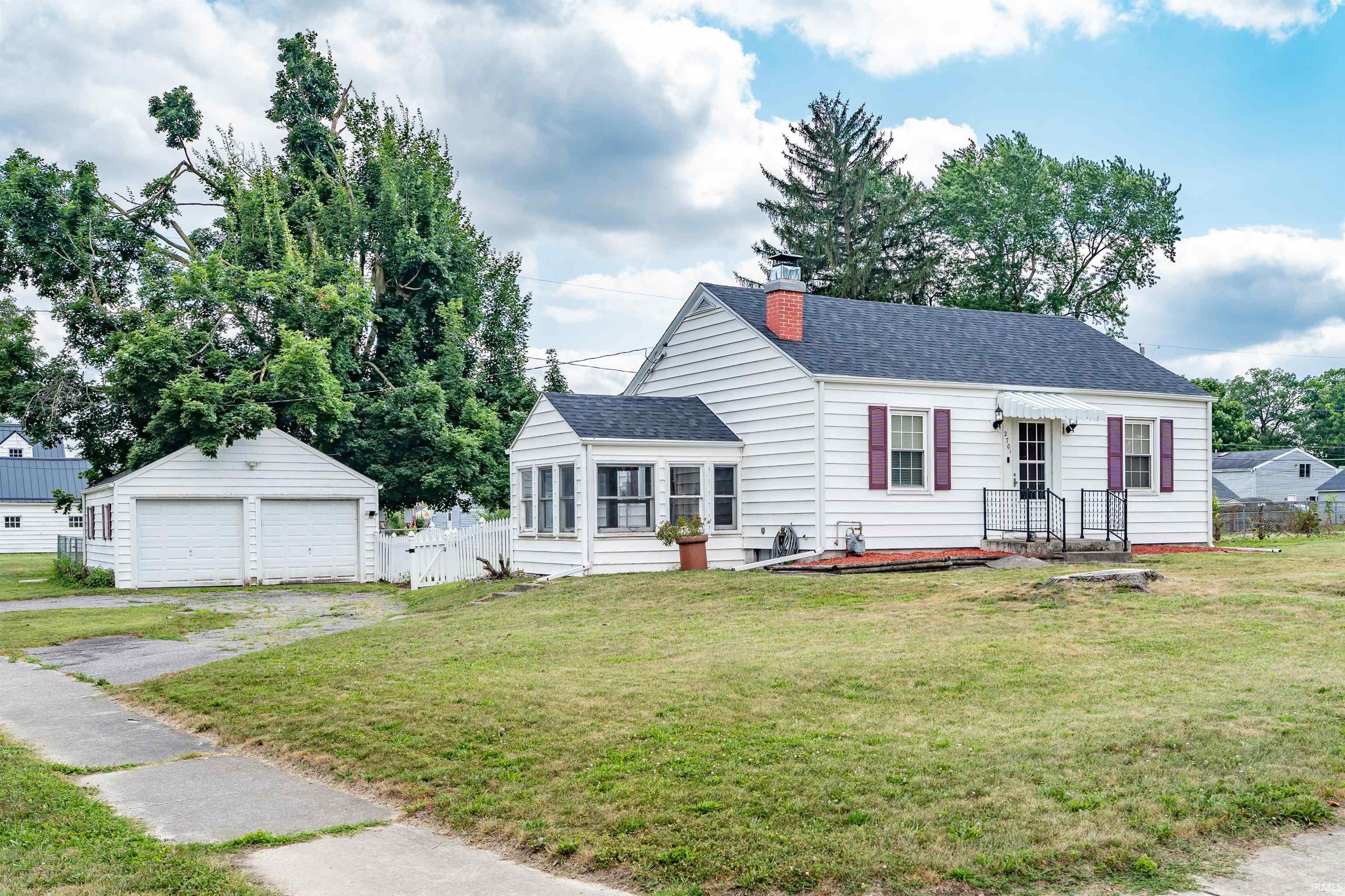 Photo 2 of 2701 Prairie Grove Drive