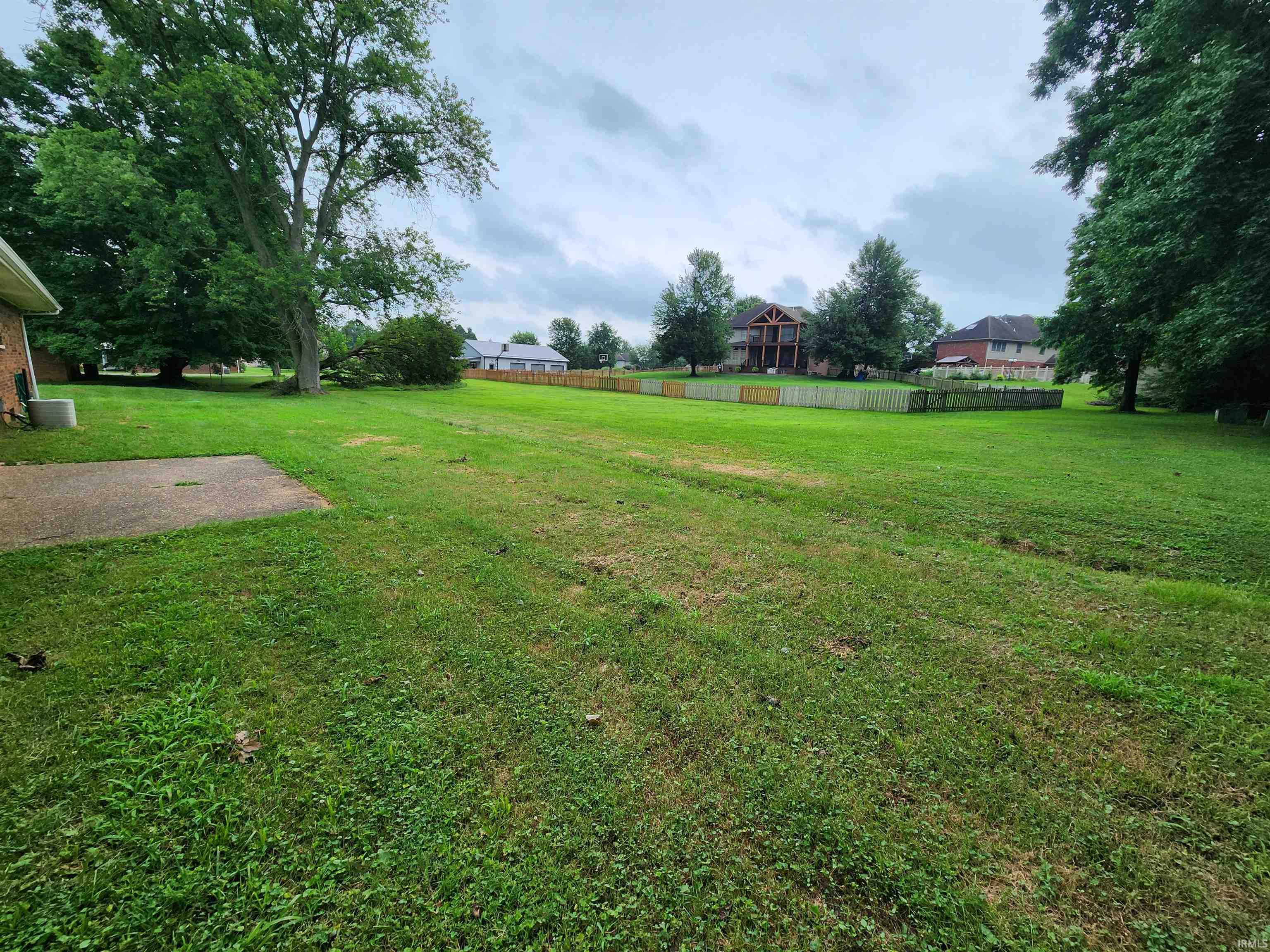 Homes for sale in Newburgh, IN | 8377 Oak Grove Rd, Newburgh, IN 47630 | MLS# 202528317