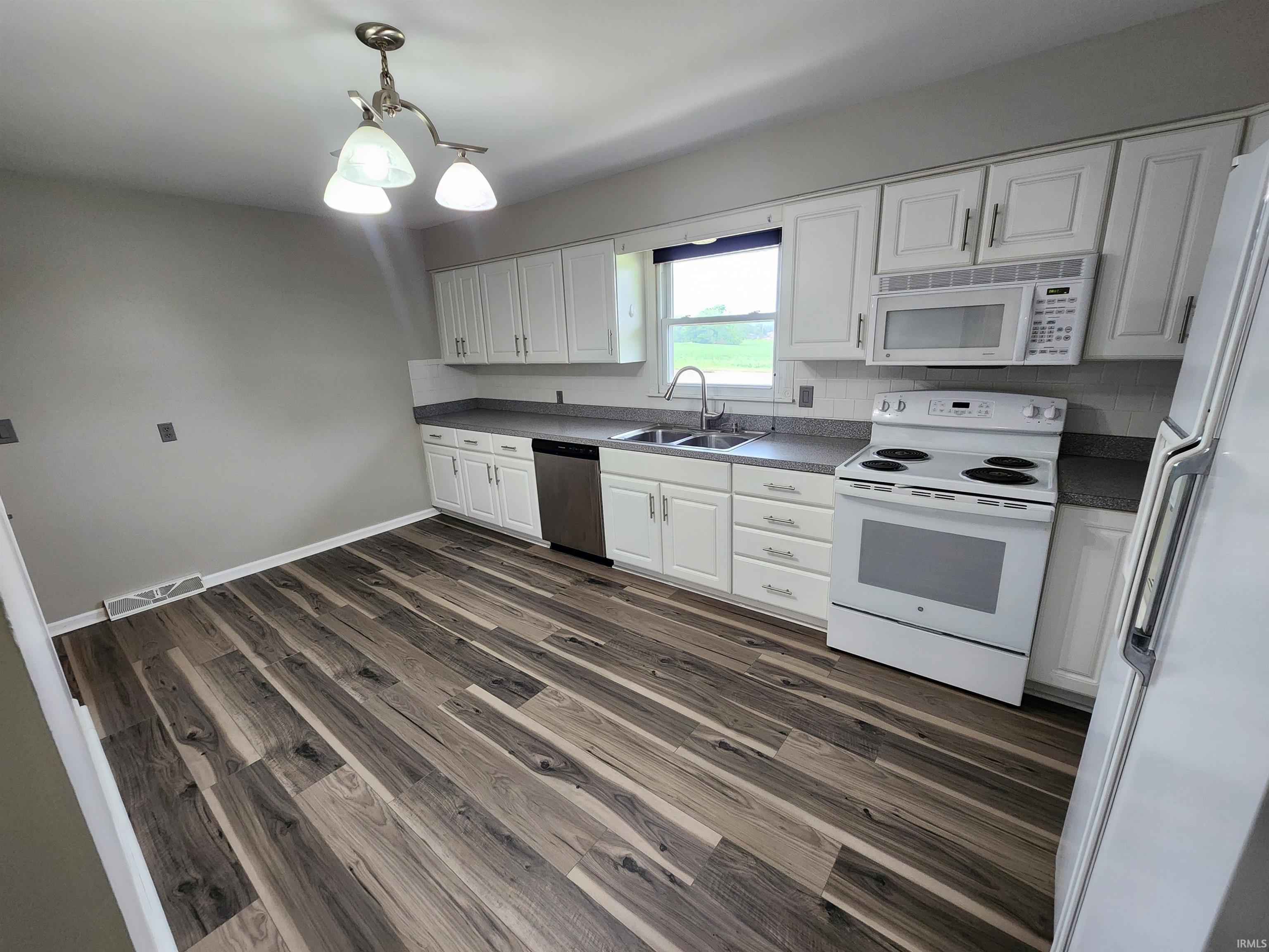 Homes for sale in Newburgh, IN | 8377 Oak Grove Rd, Newburgh, IN 47630 | MLS# 202528317